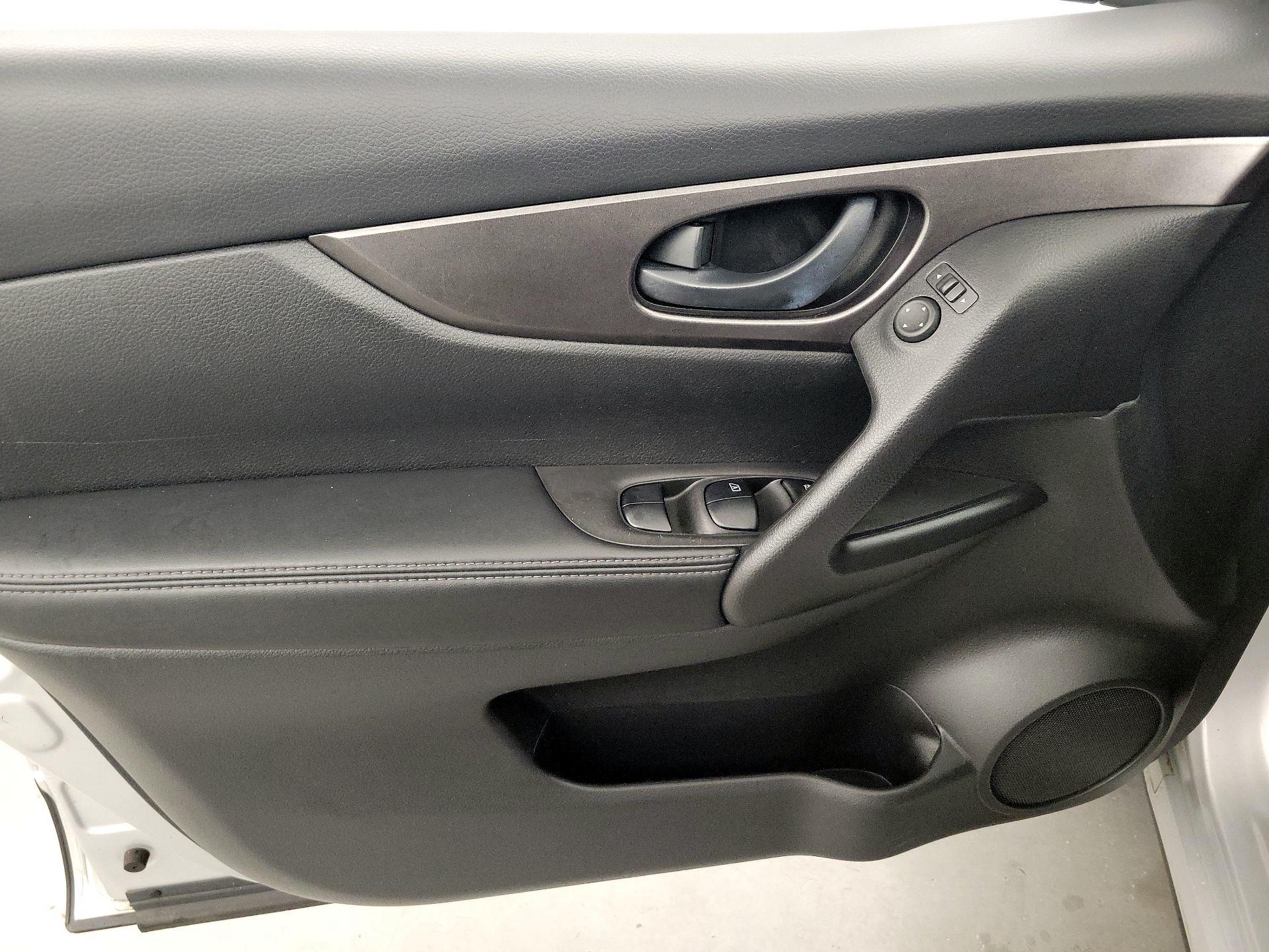 Thumbnail: 2019 Nissan Rogue Sport - 12