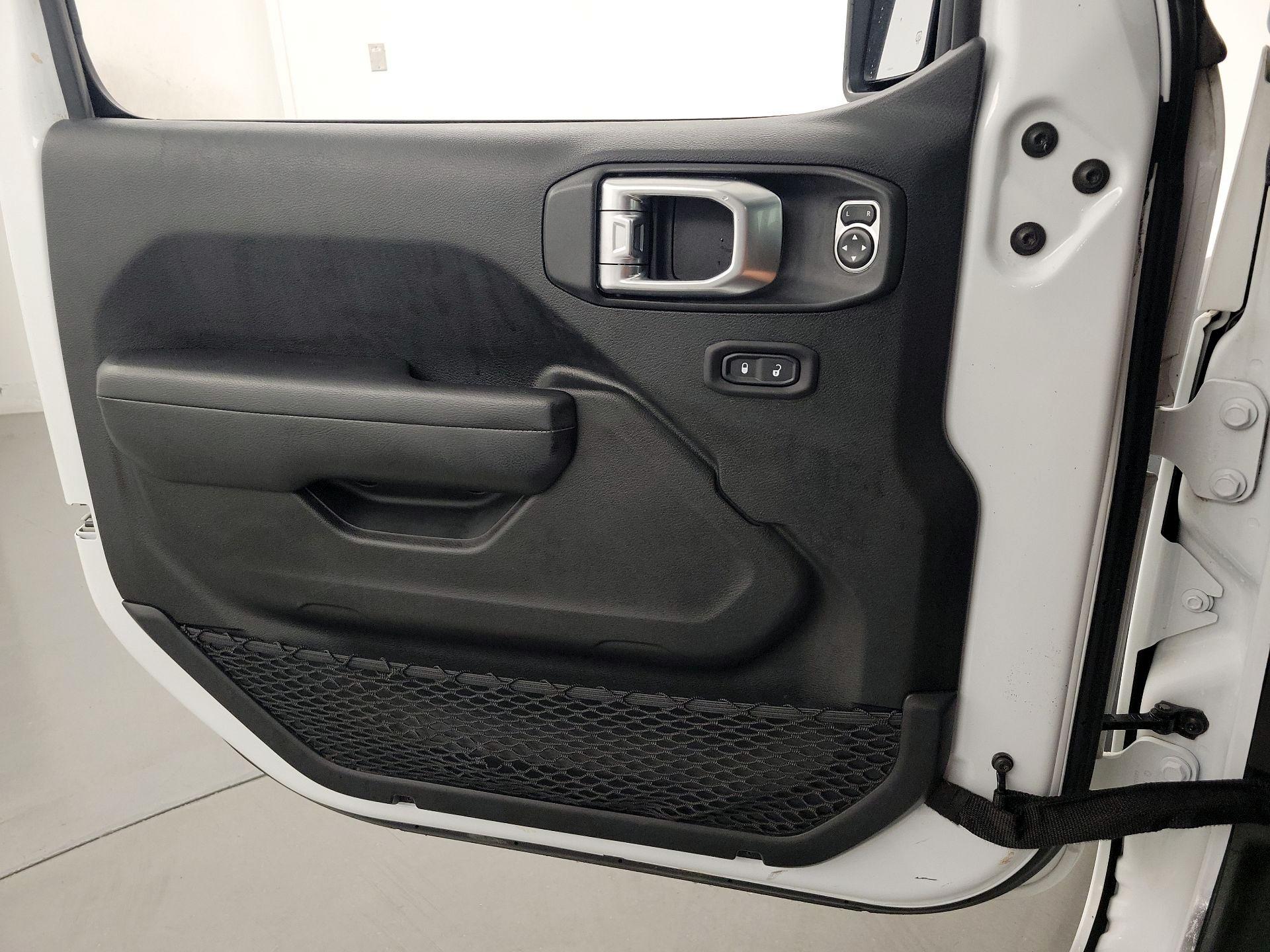 Thumbnail: 2019 Jeep Wrangler - 12