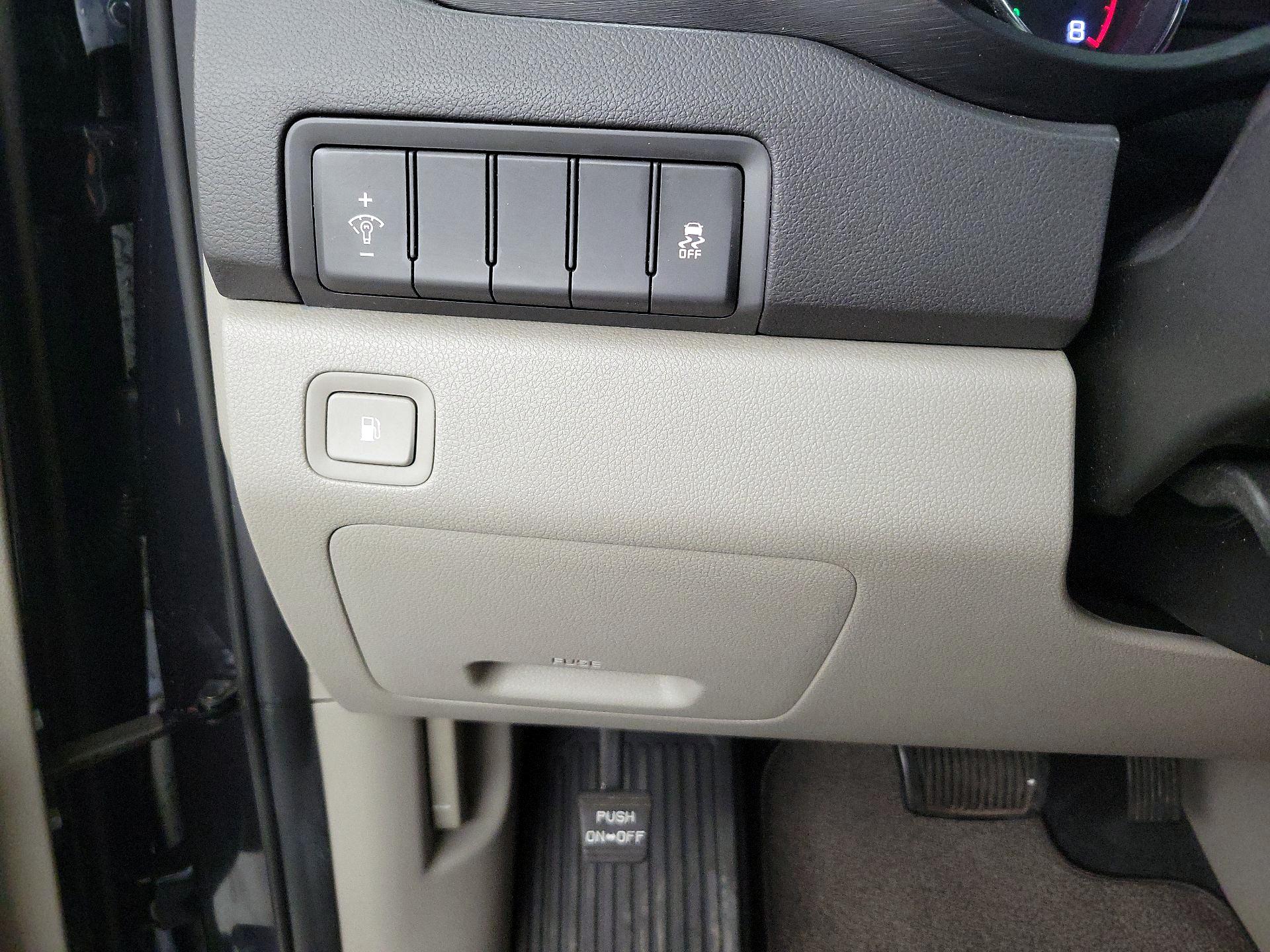 Thumbnail: 2017 Kia Sedona - 13