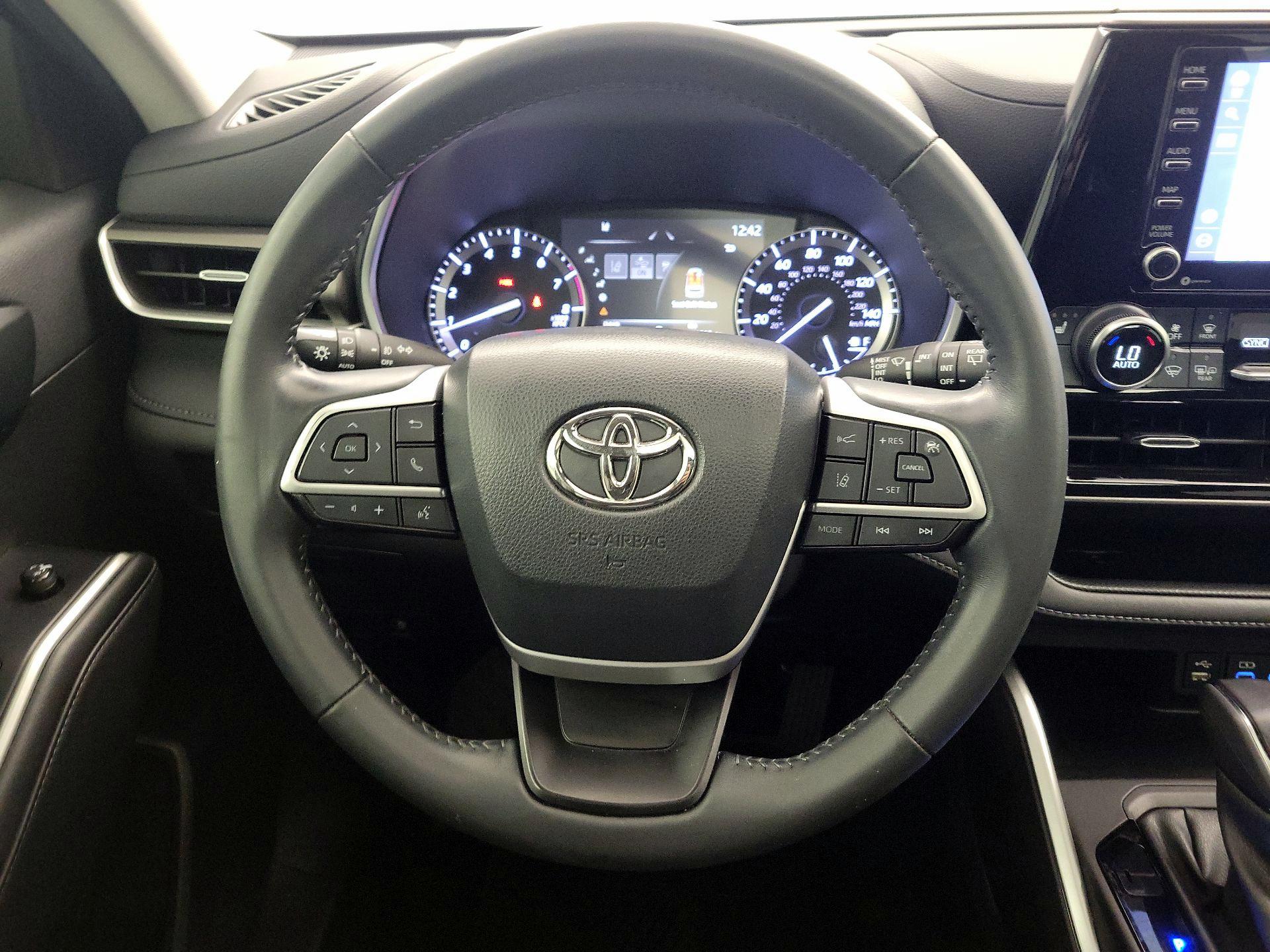 Thumbnail: 2022 Toyota Highlander - 10