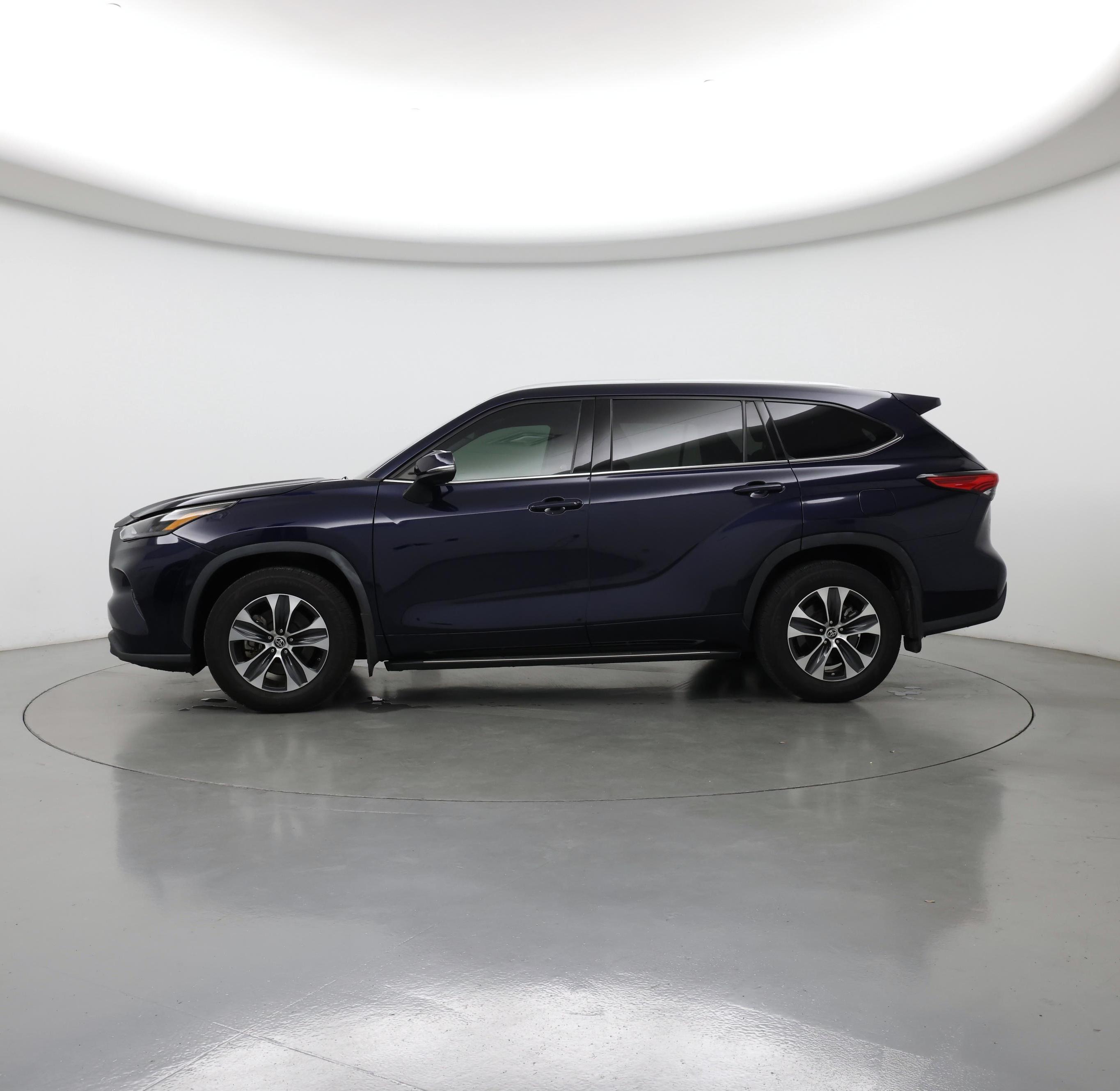 Thumbnail: 2022 Toyota Highlander - 3