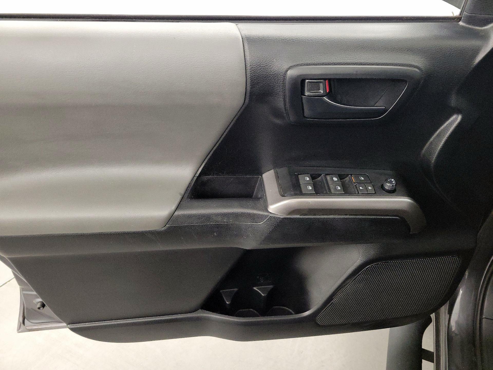 Thumbnail: 2021 Toyota Tacoma - 12
