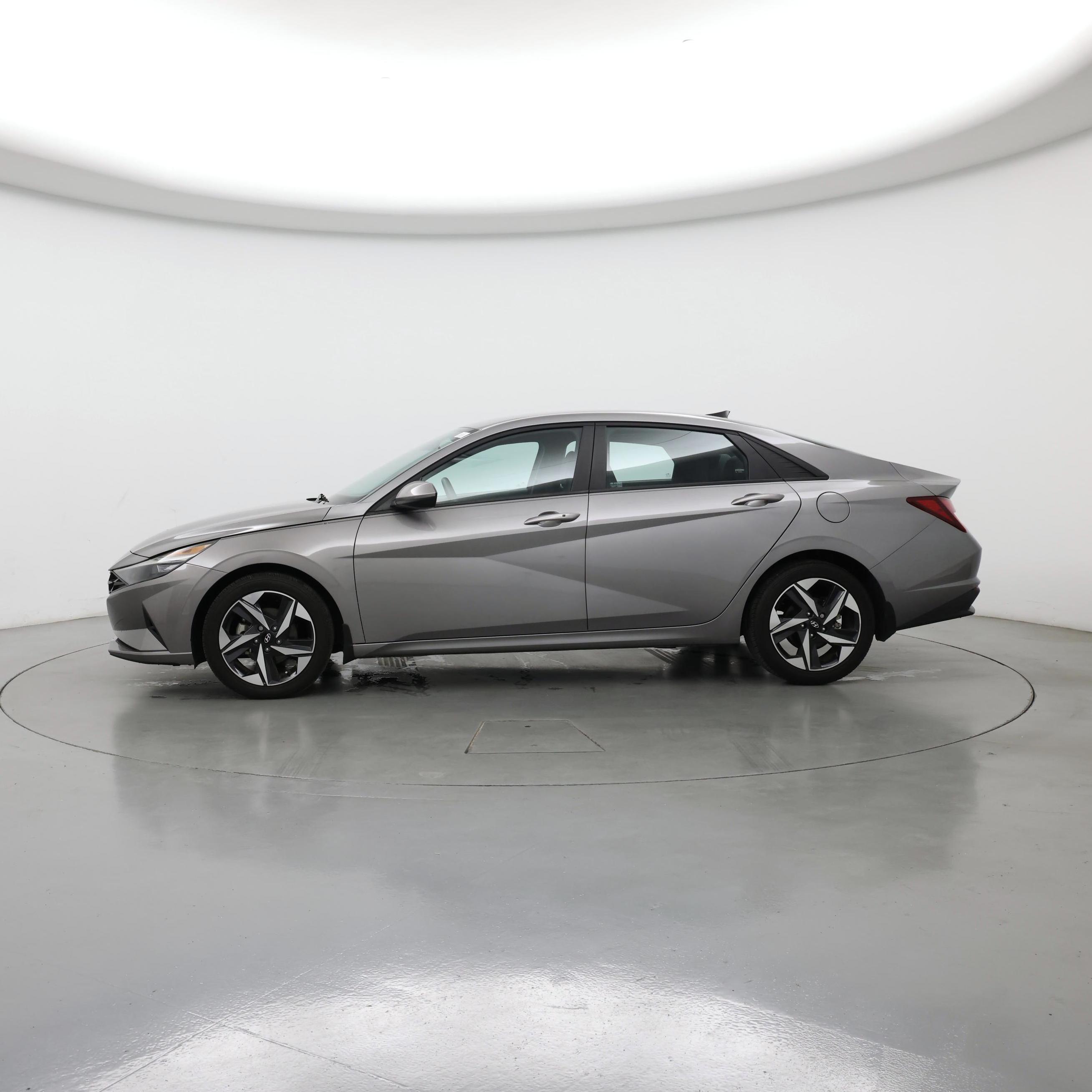 Thumbnail: 2023 Hyundai Elantra - 3