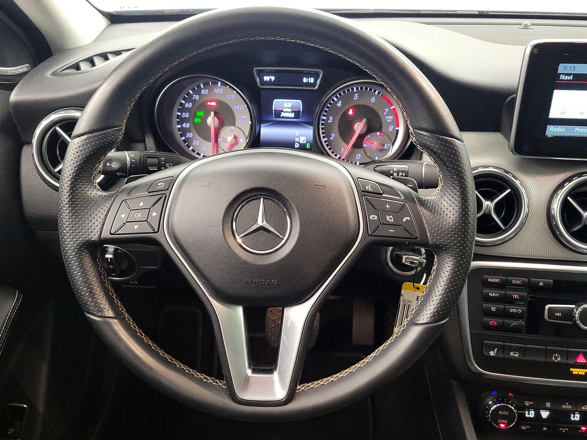 Thumbnail: 2015 Mercedes-Benz GLA - 10