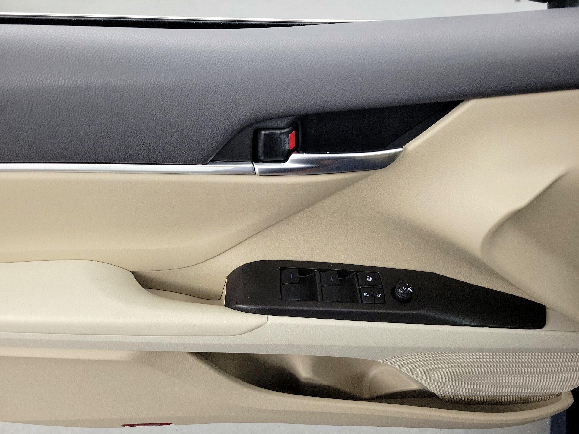 Thumbnail: 2023 Toyota Camry - 12