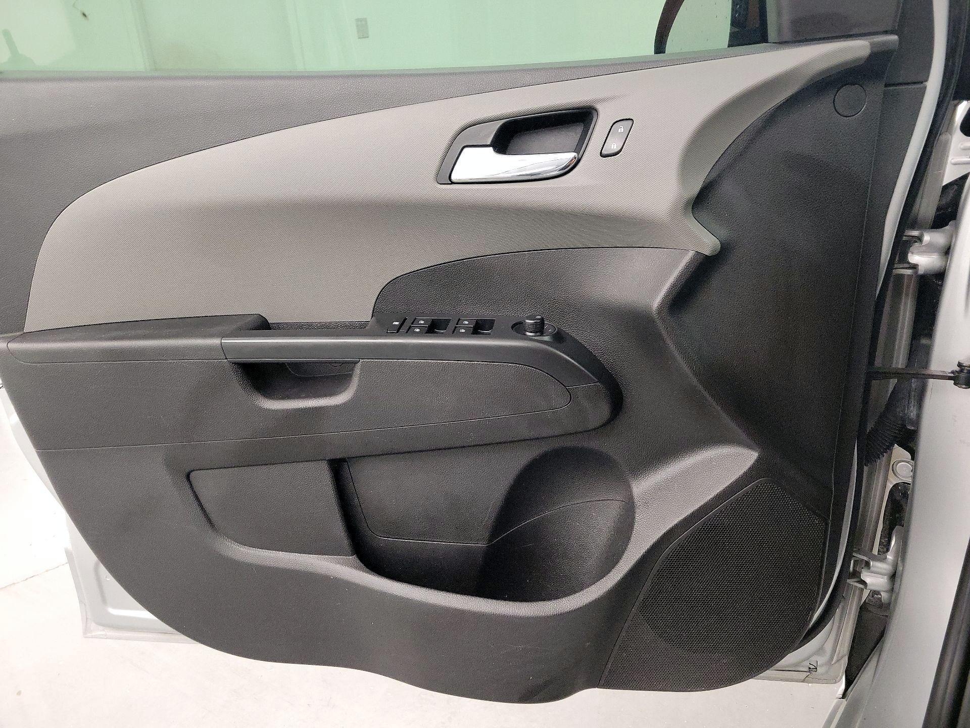 Thumbnail: 2016 Chevrolet Sonic - 12
