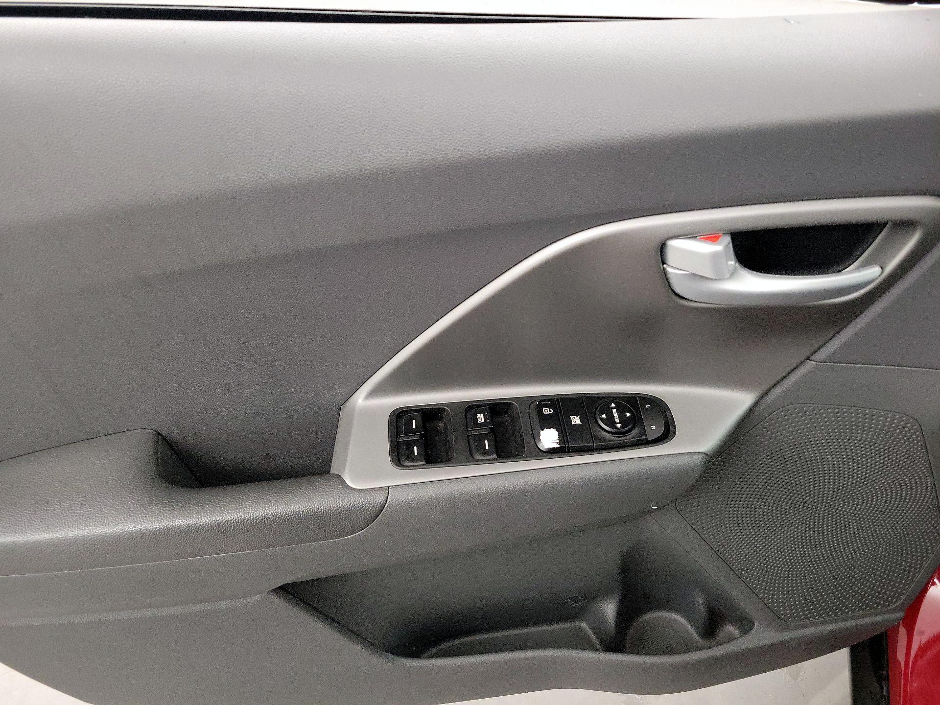 Thumbnail: 2017 Kia Niro - 12