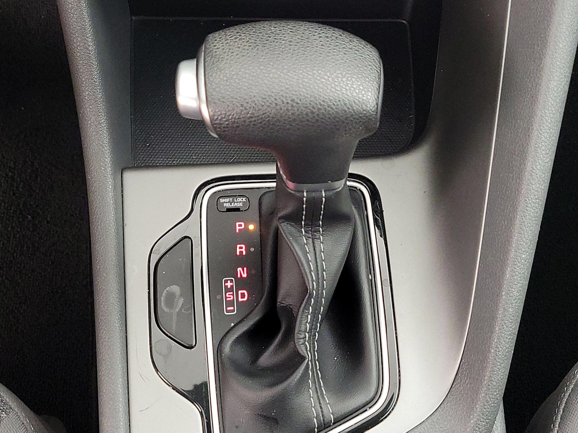 Thumbnail: 2017 Kia Niro - 17