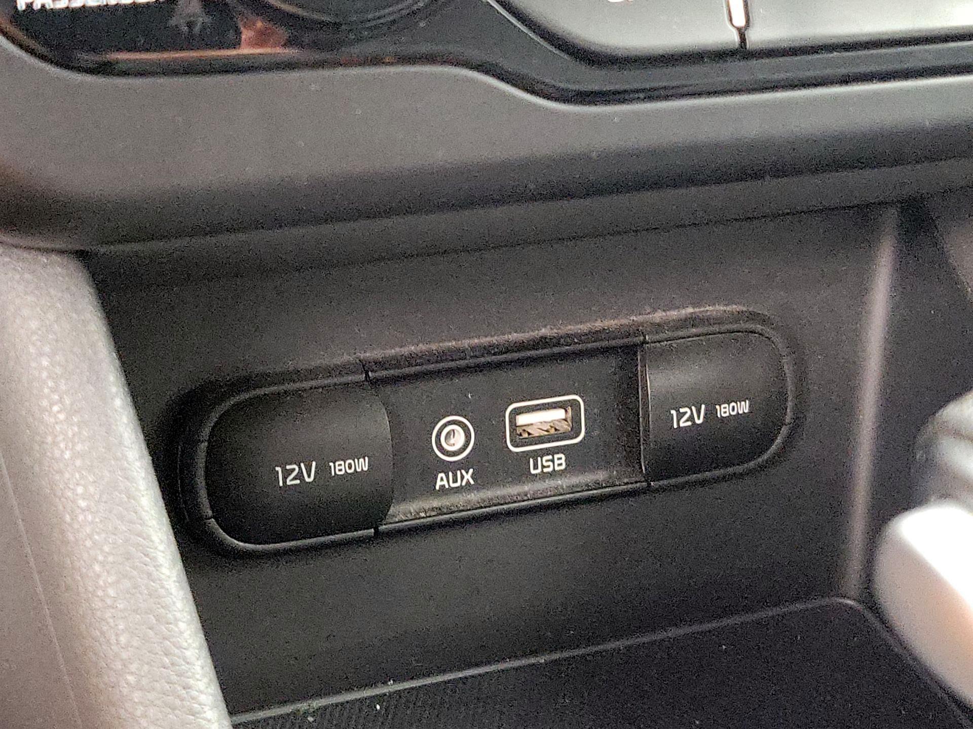 Thumbnail: 2017 Kia Niro - 18