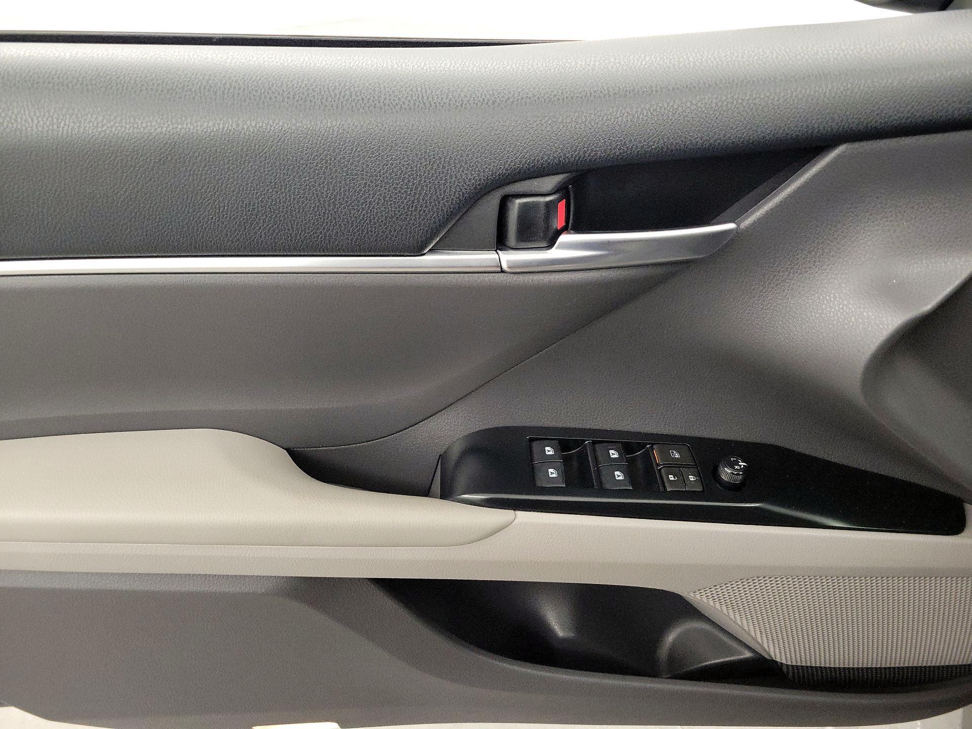 Thumbnail: 2018 Toyota Camry - 12