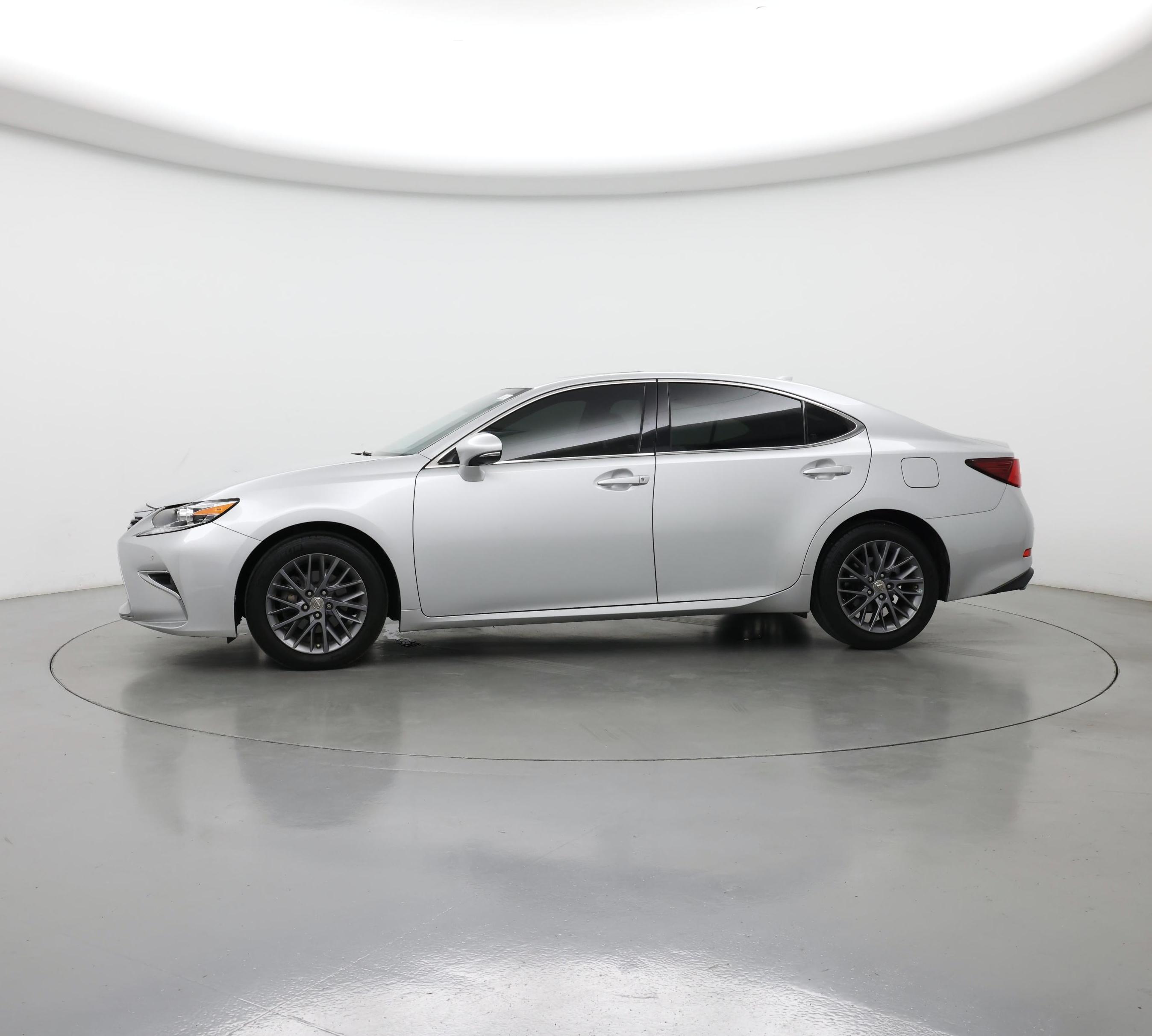 Thumbnail: 2018 Lexus ES - 3
