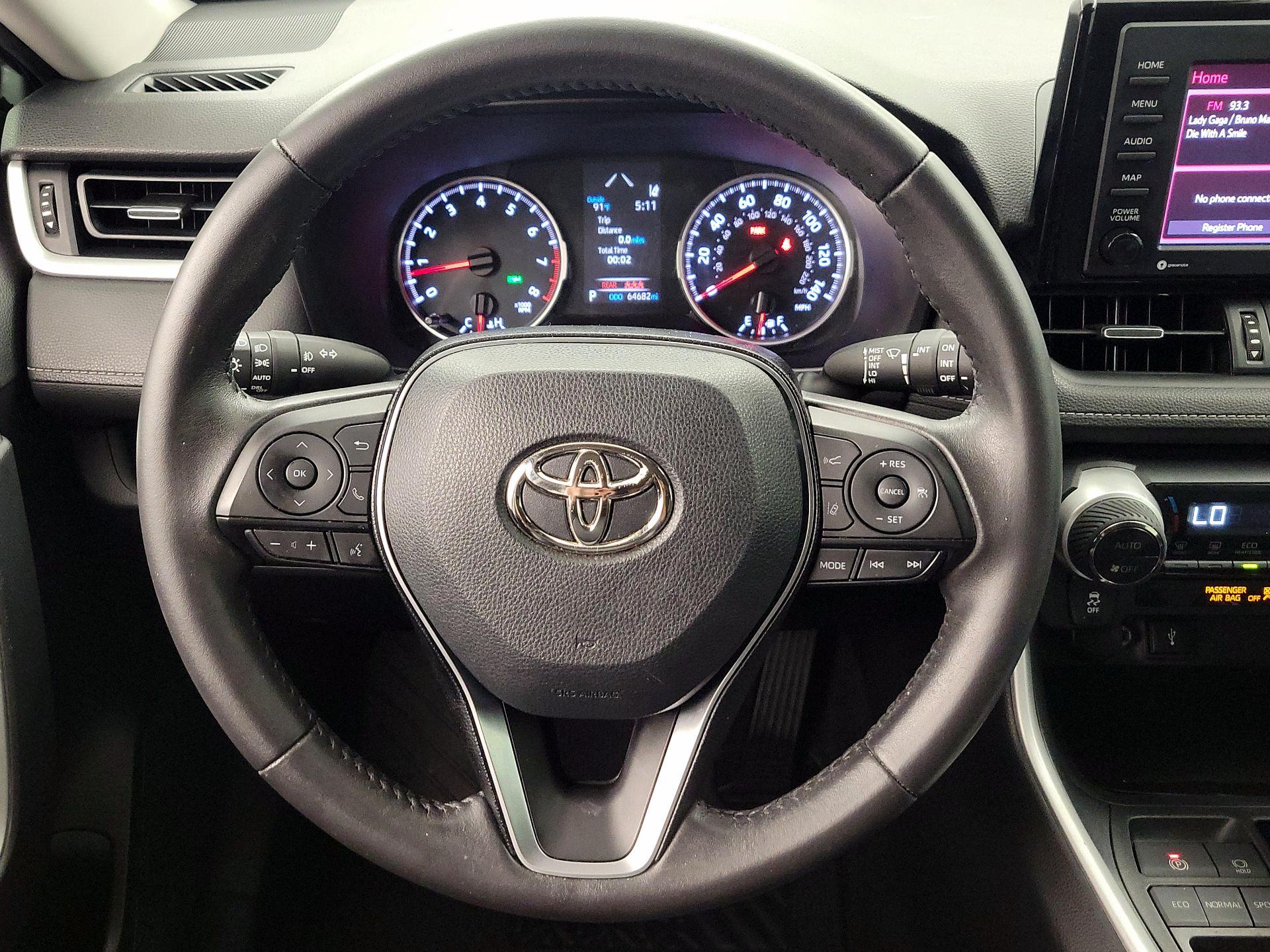Thumbnail: 2020 Toyota RAV4 - 10