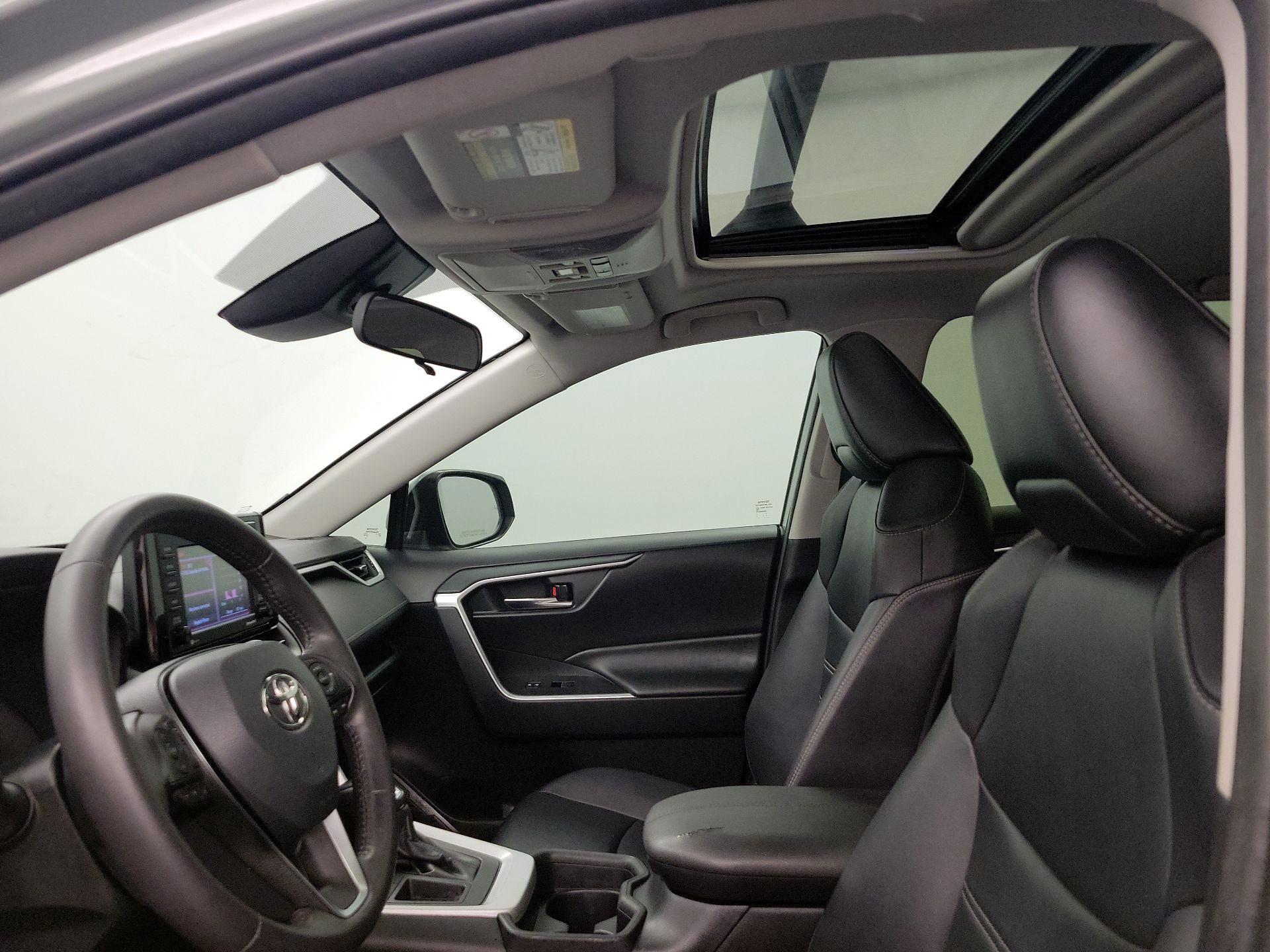 Thumbnail: 2020 Toyota RAV4 - 19