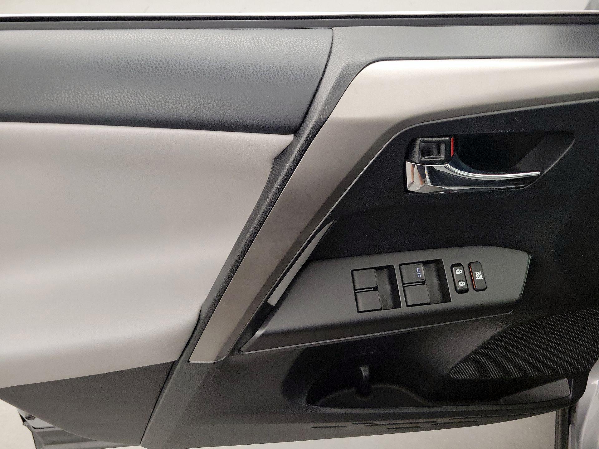 Thumbnail: 2017 Toyota RAV4 - 12