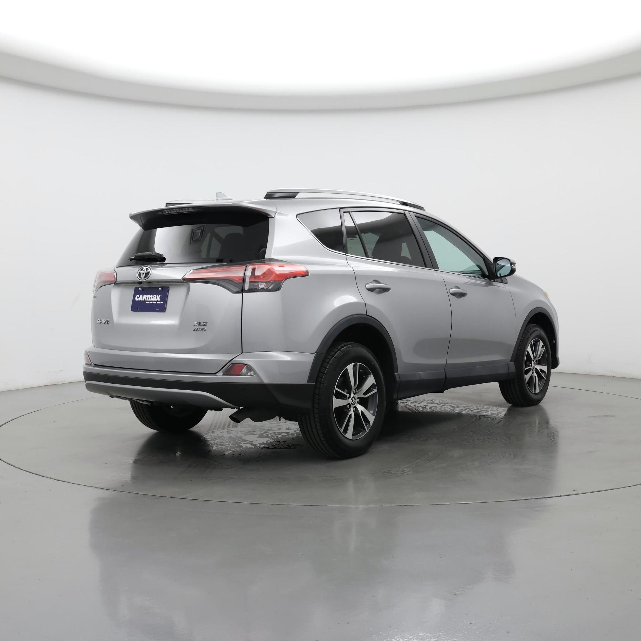 Thumbnail: 2017 Toyota RAV4 - 8