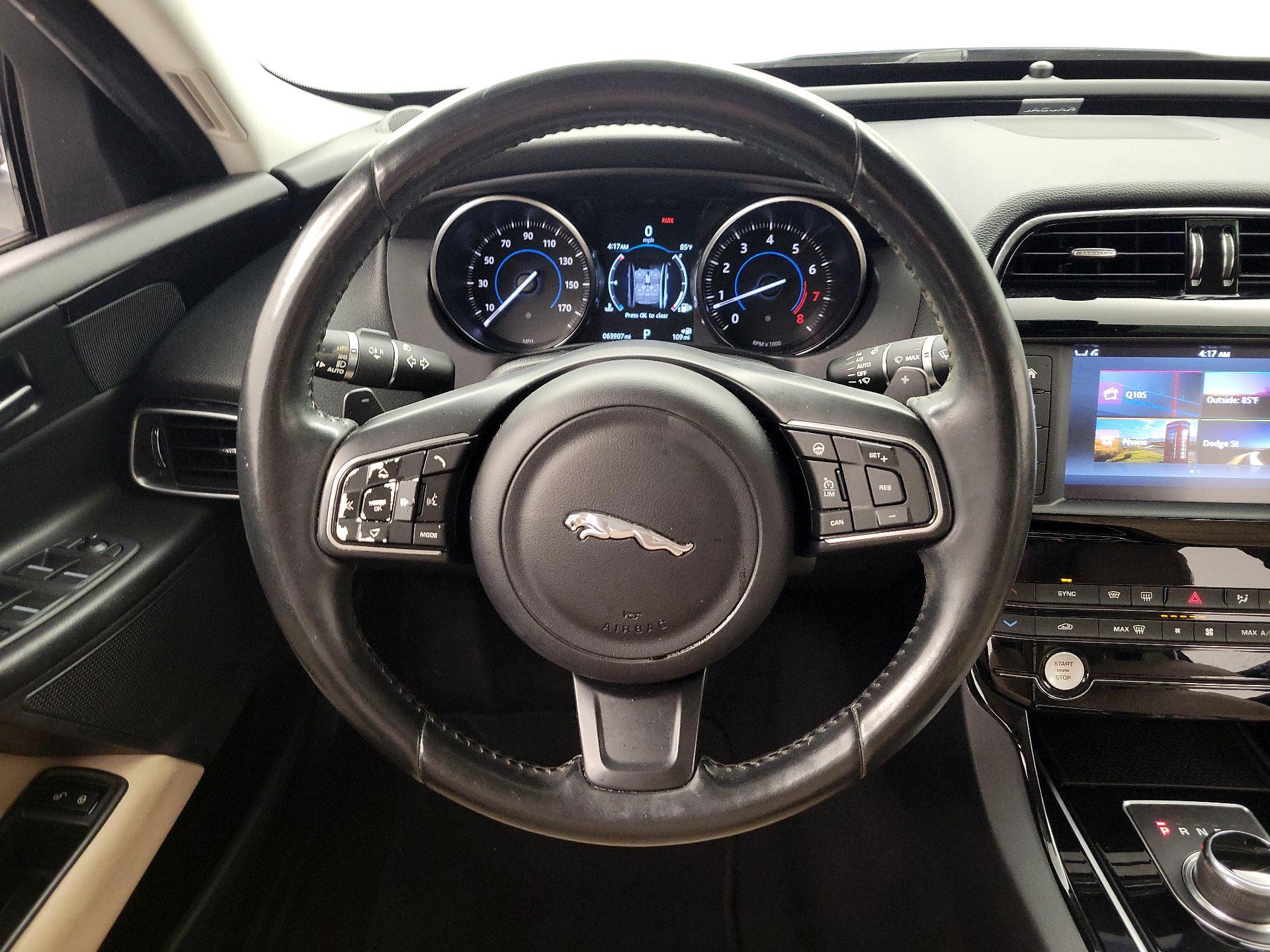 Thumbnail: 2017 Jaguar XE - 10