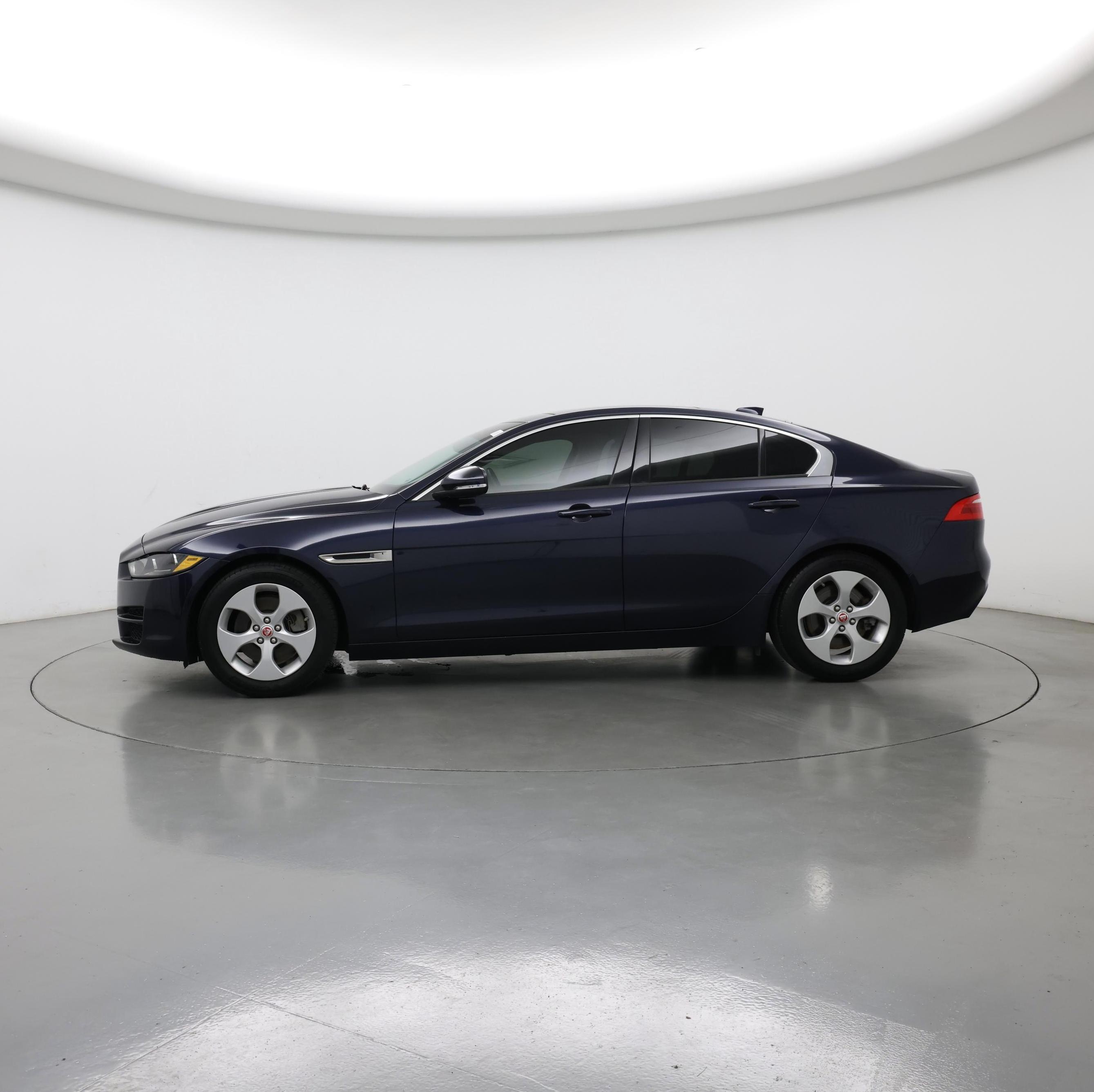 Thumbnail: 2017 Jaguar XE - 3