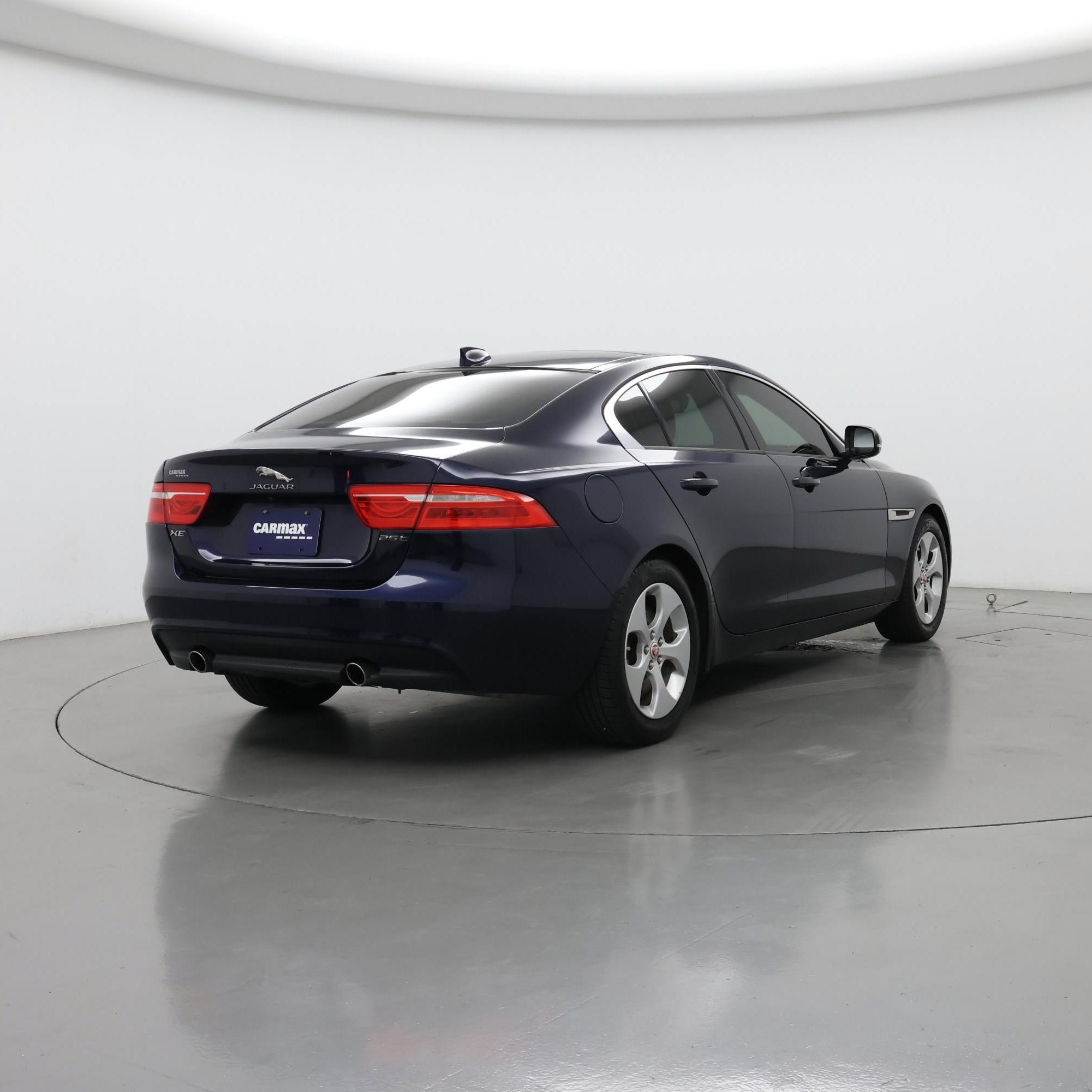 Thumbnail: 2017 Jaguar XE - 8