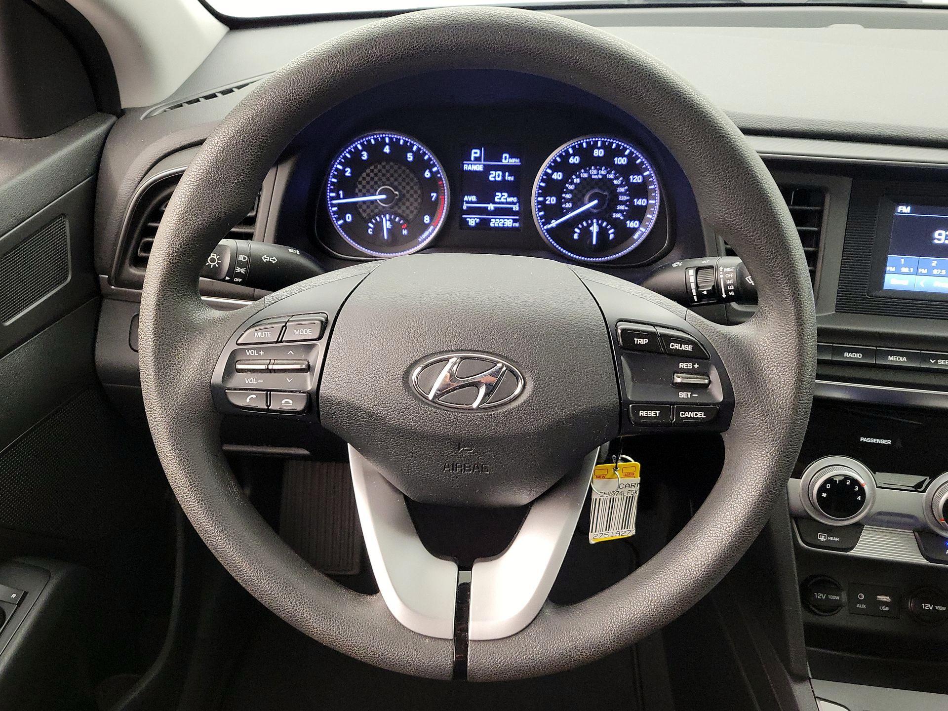 Thumbnail: 2019 Hyundai Elantra - 10