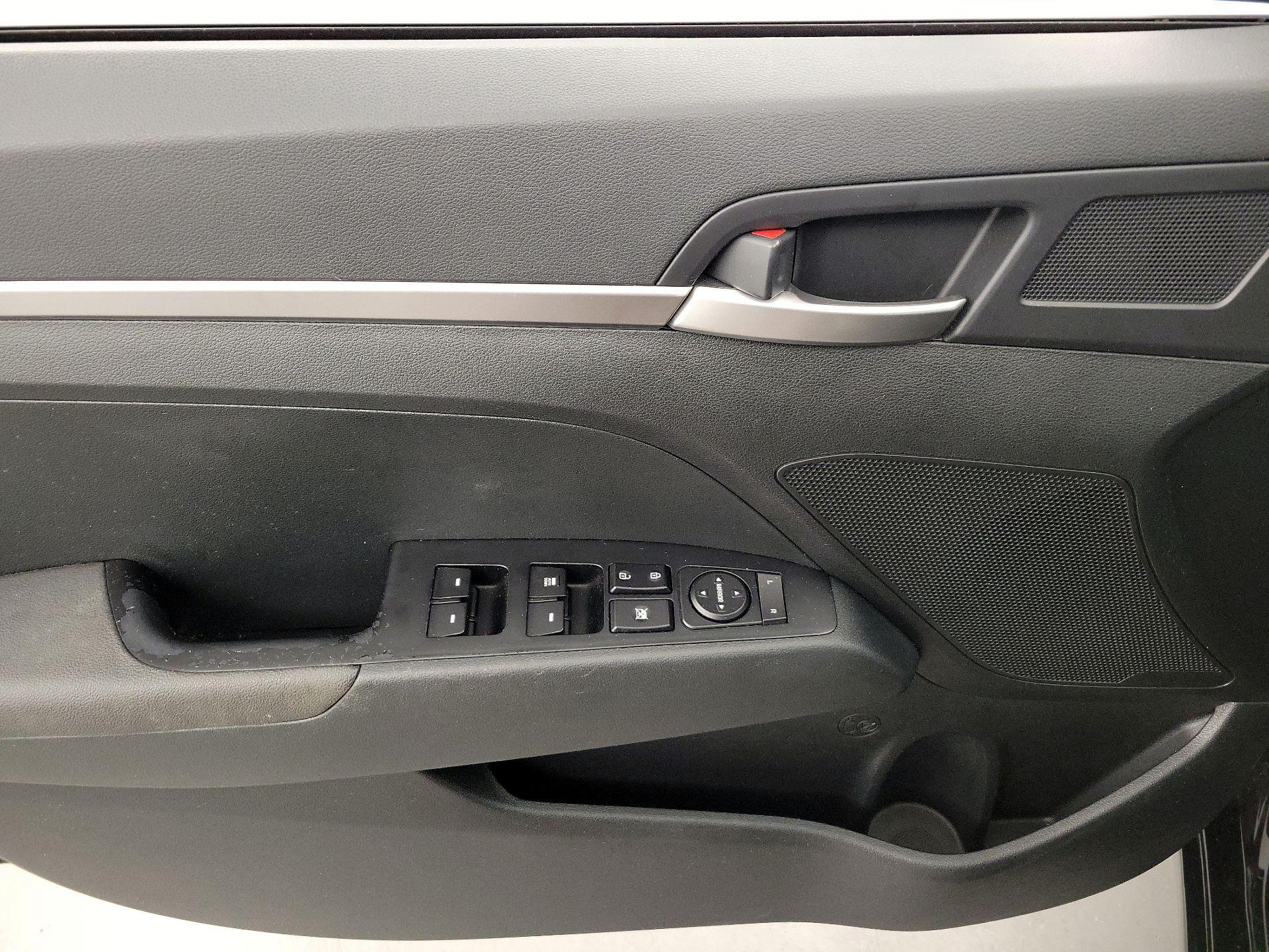 Thumbnail: 2019 Hyundai Elantra - 12