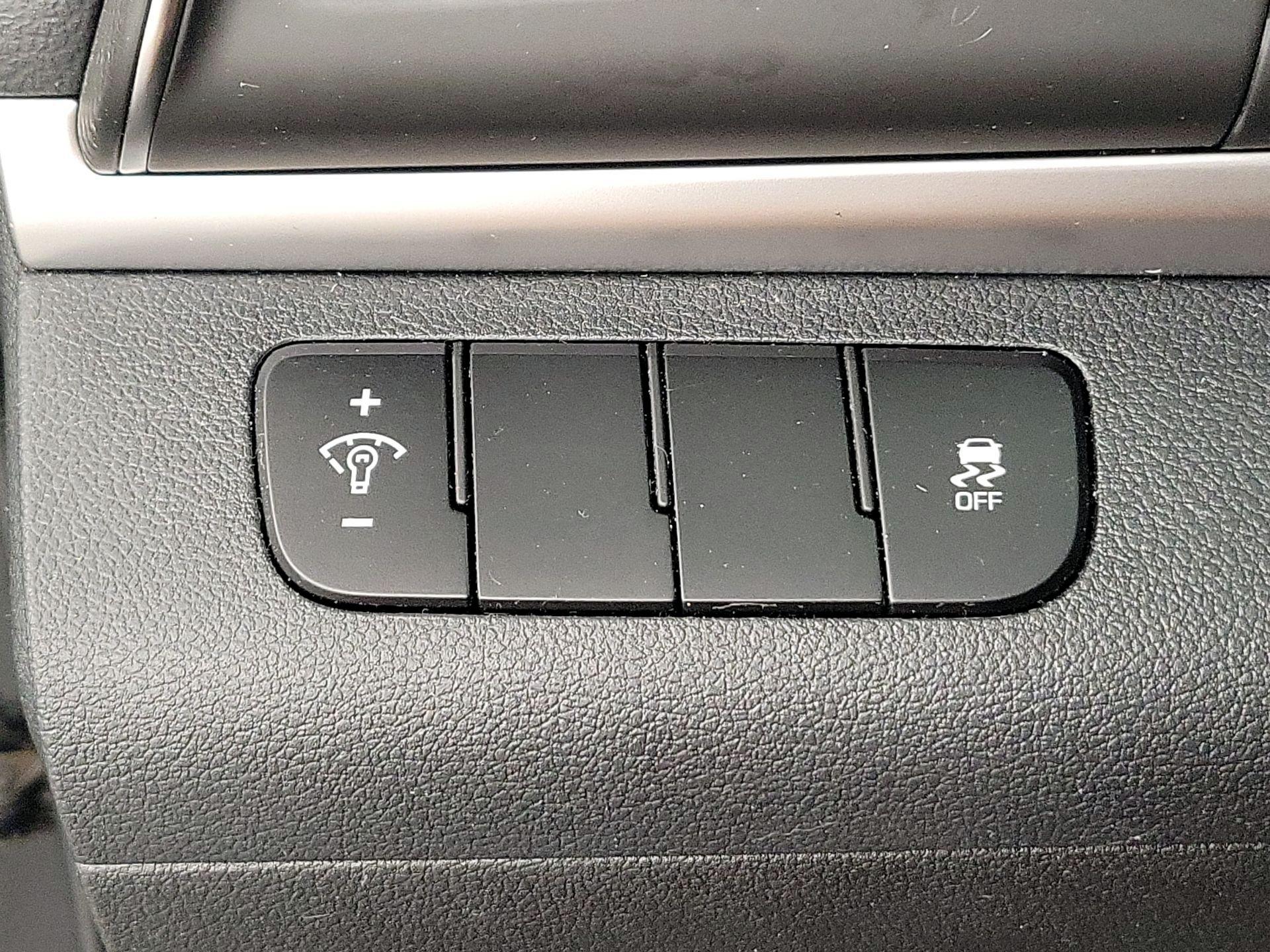 Thumbnail: 2019 Hyundai Elantra - 13
