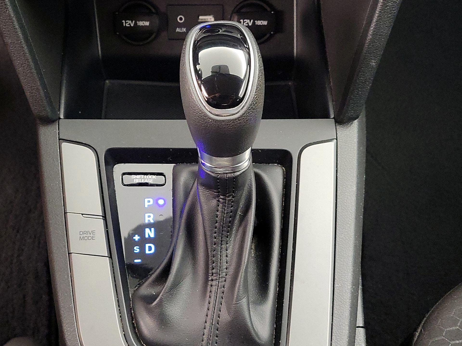 Thumbnail: 2019 Hyundai Elantra - 17