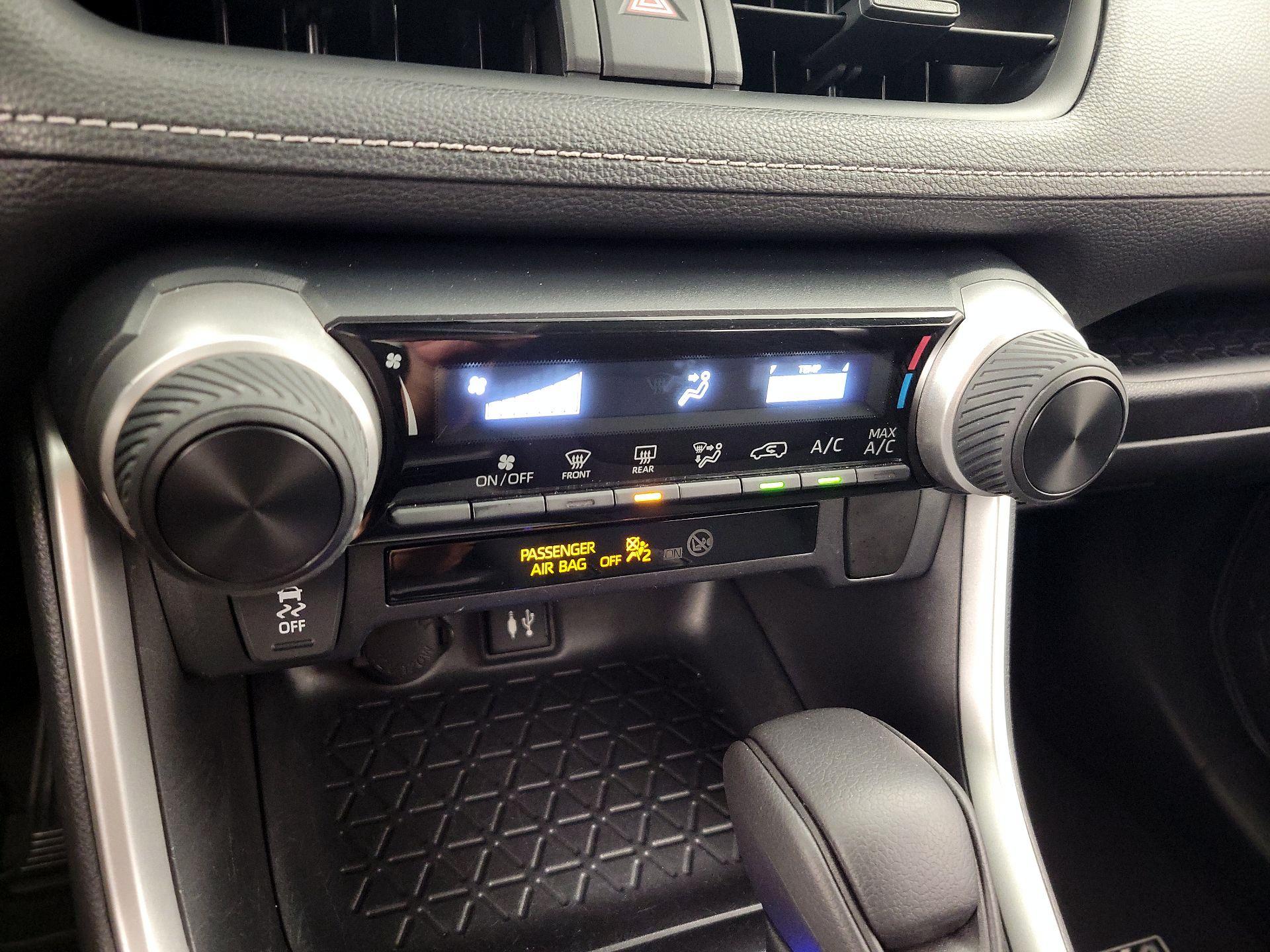 Thumbnail: 2019 Toyota RAV4 - 17