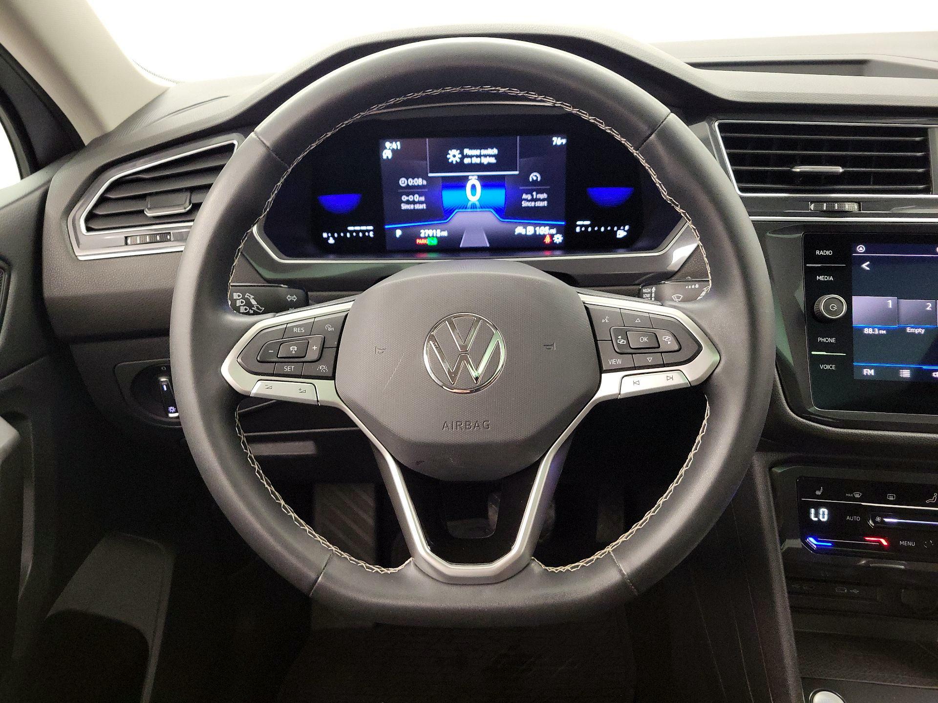 Thumbnail: 2022 Volkswagen Tiguan - 10