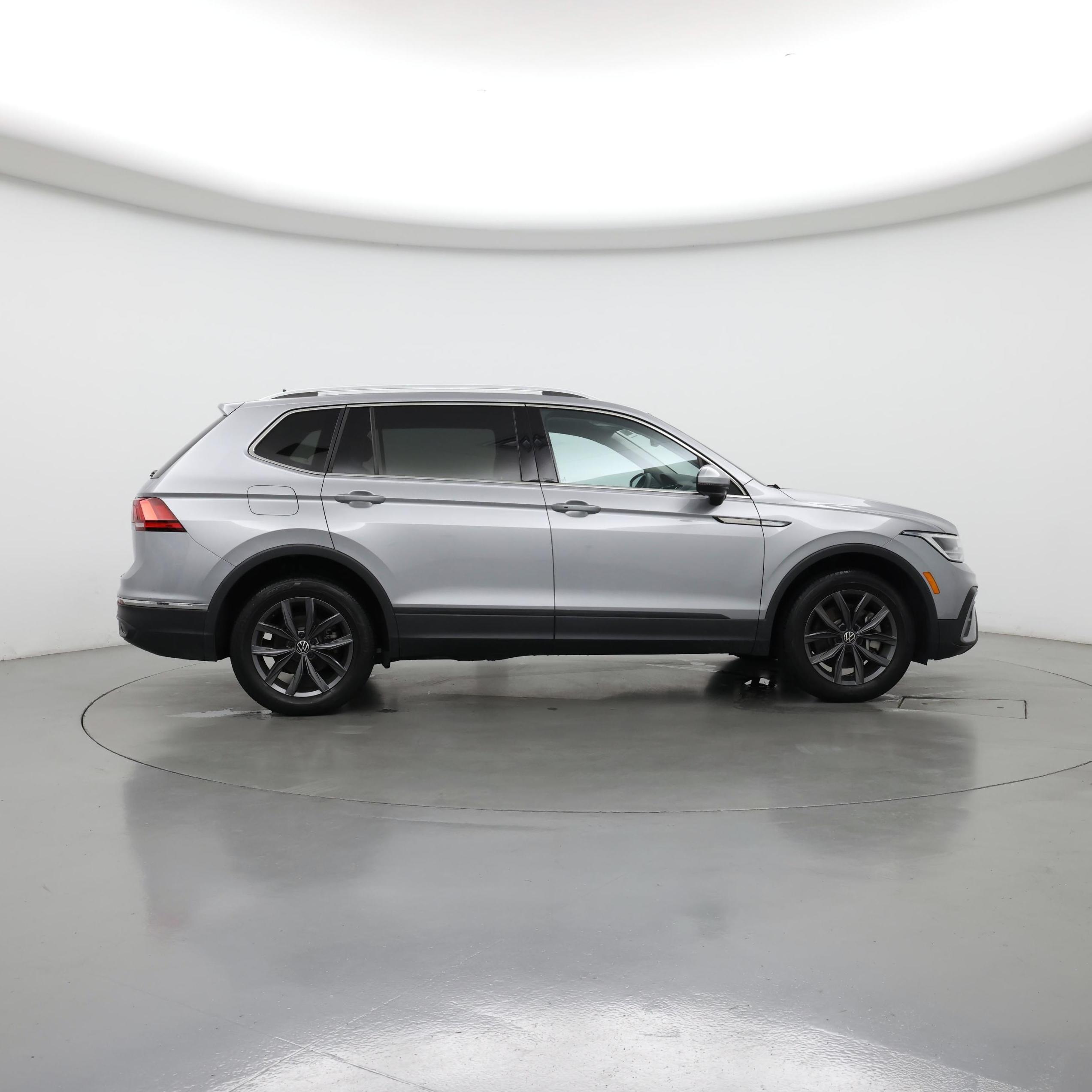 Thumbnail: 2022 Volkswagen Tiguan - 7