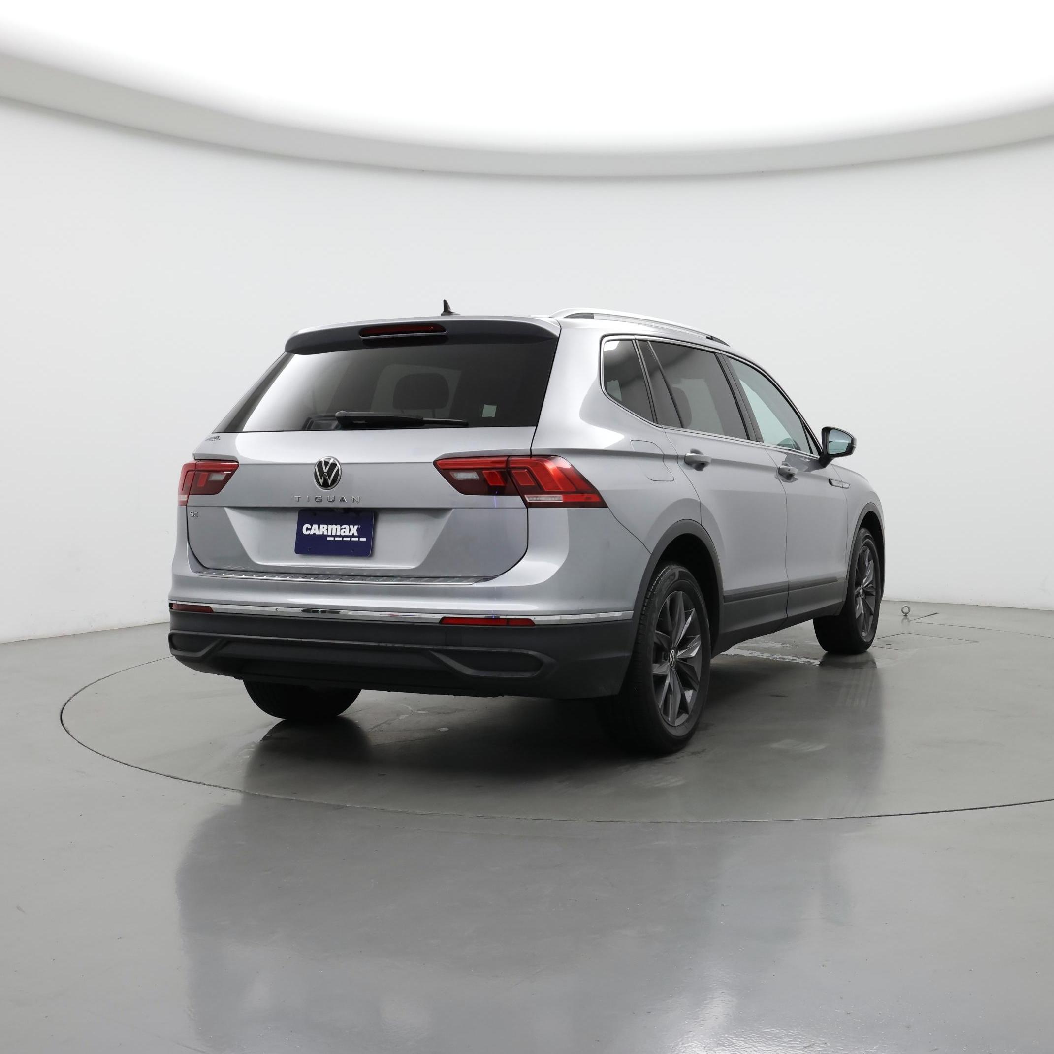 Thumbnail: 2022 Volkswagen Tiguan - 8