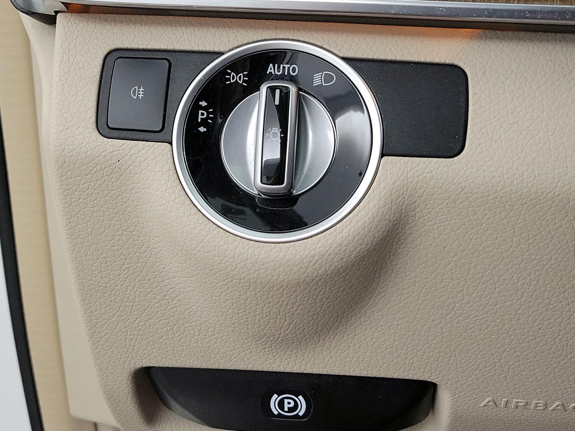 Thumbnail: 2014 Mercedes-Benz E-Class - 13