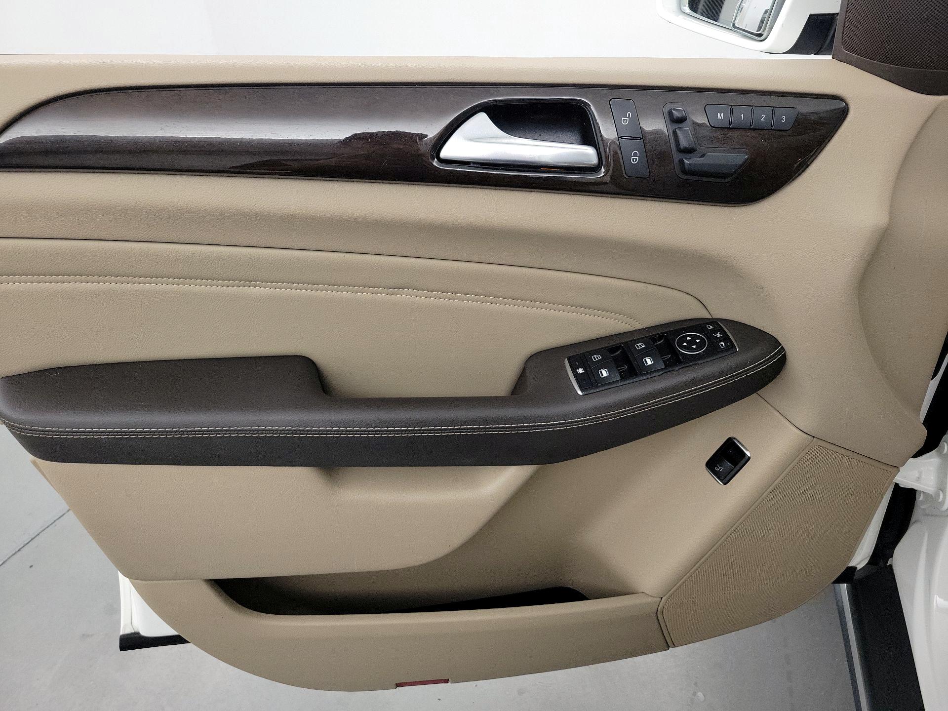 Thumbnail: 2015 Mercedes-Benz M-Class - 12
