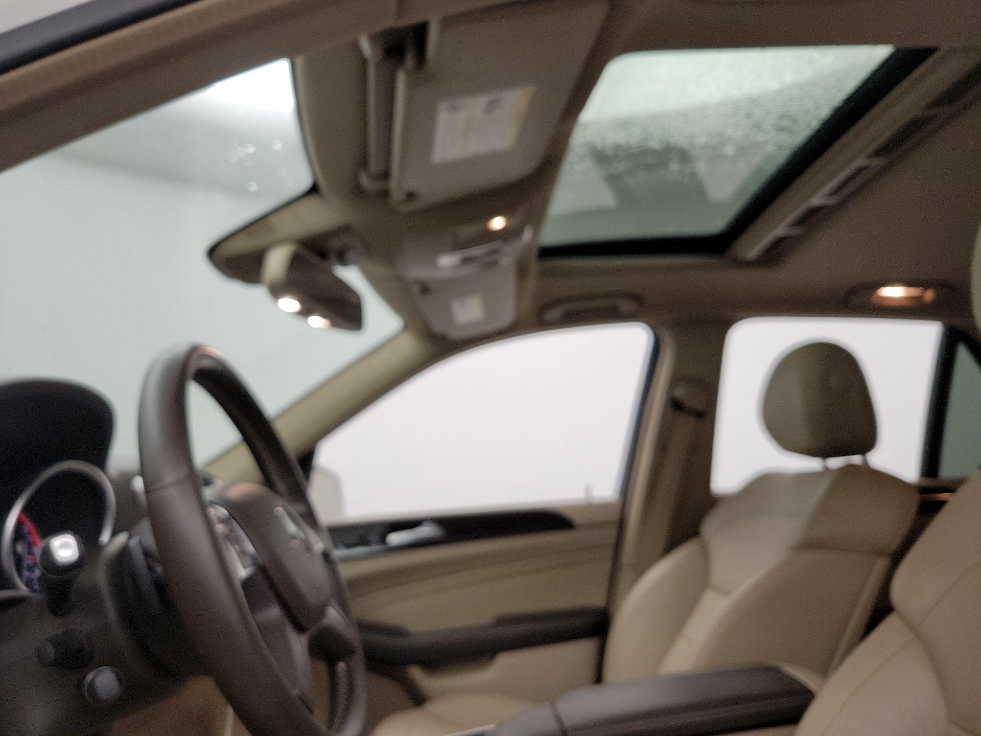 Thumbnail: 2015 Mercedes-Benz M-Class - 19