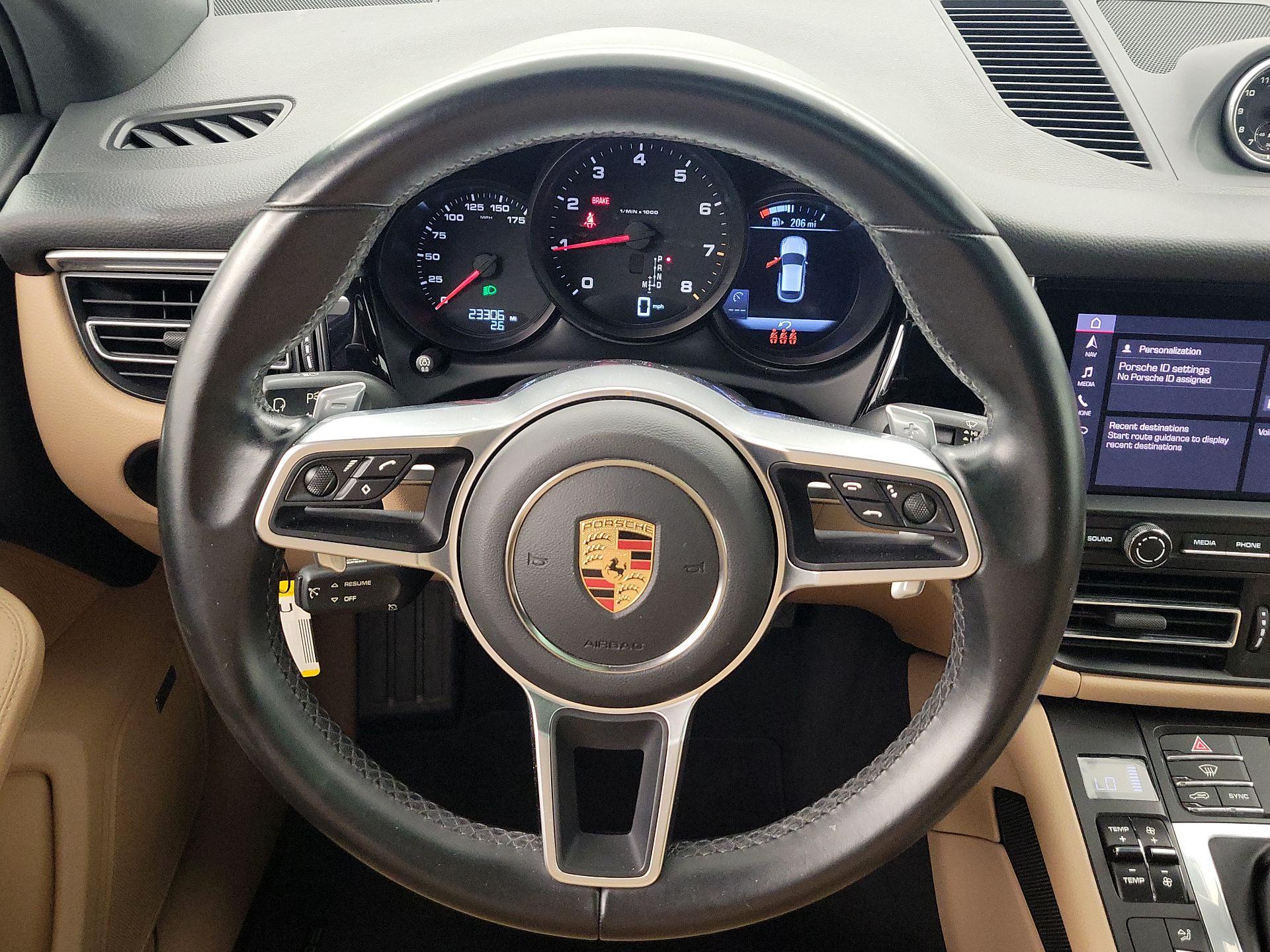 Thumbnail: 2021 Porsche Macan - 10