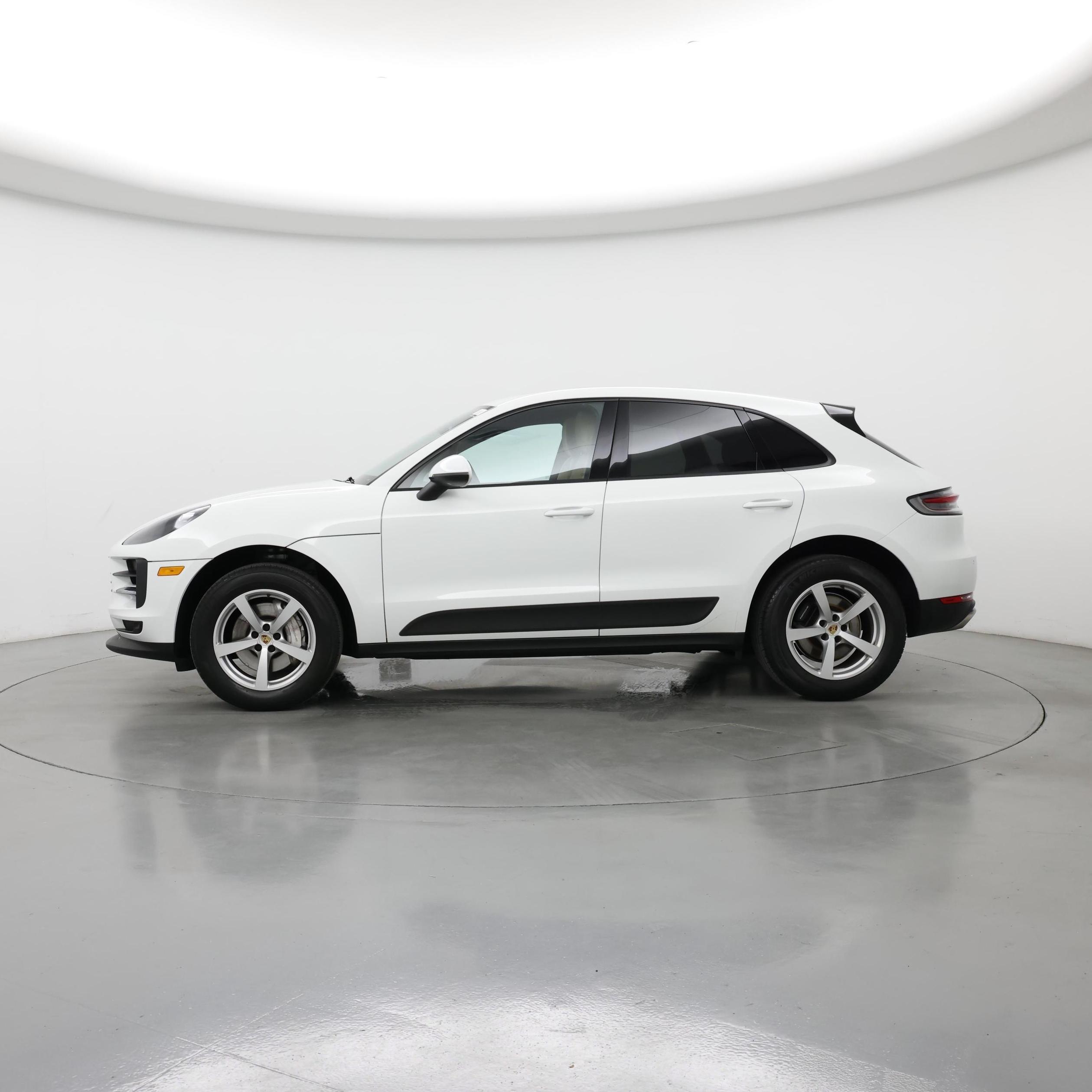 Thumbnail: 2021 Porsche Macan - 3