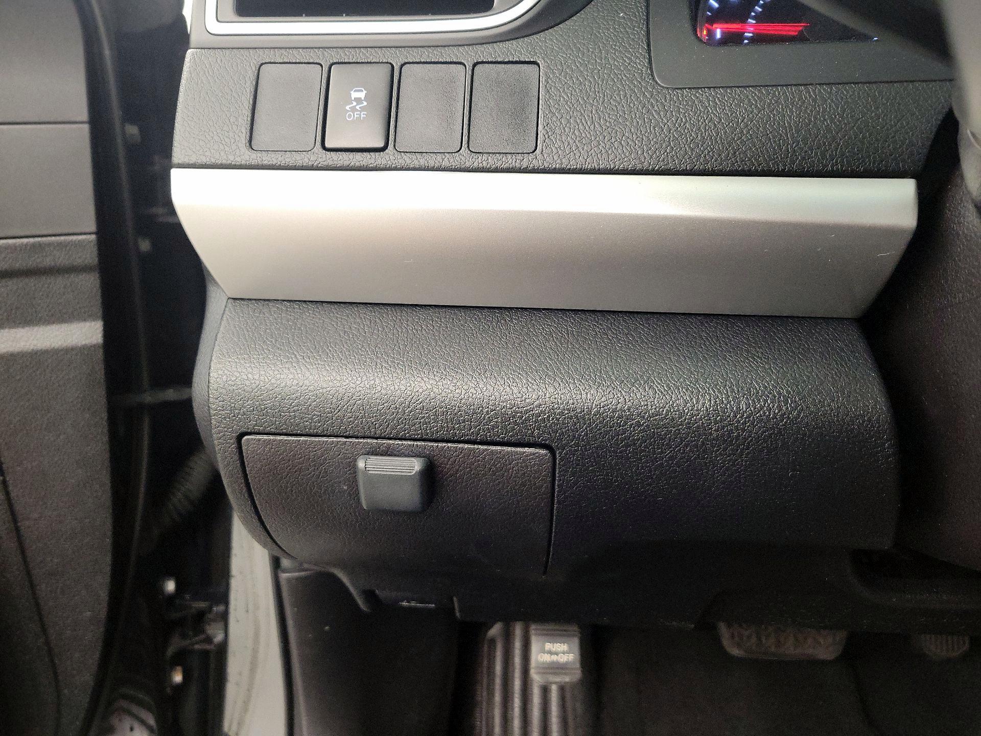 Thumbnail: 2015 Toyota Camry - 13
