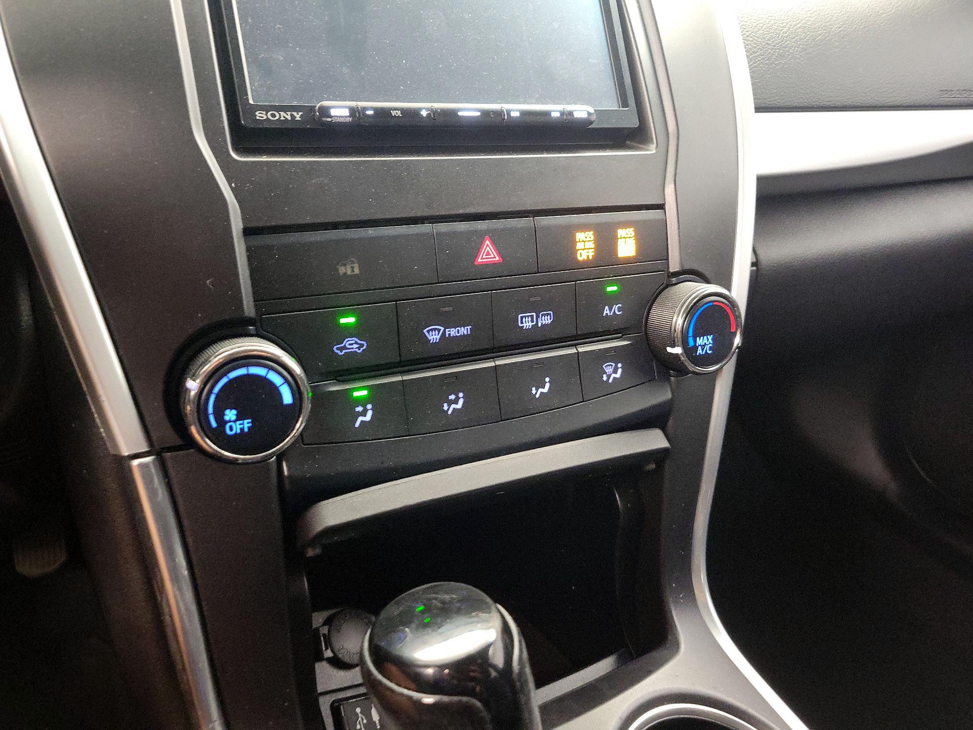 Thumbnail: 2015 Toyota Camry - 16