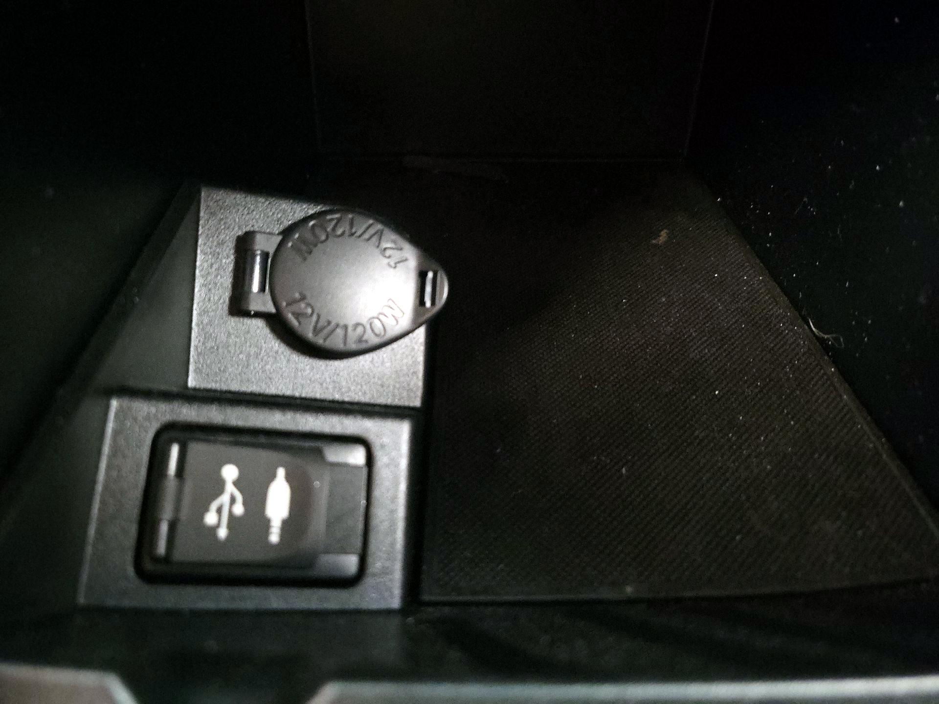 Thumbnail: 2015 Toyota Camry - 18