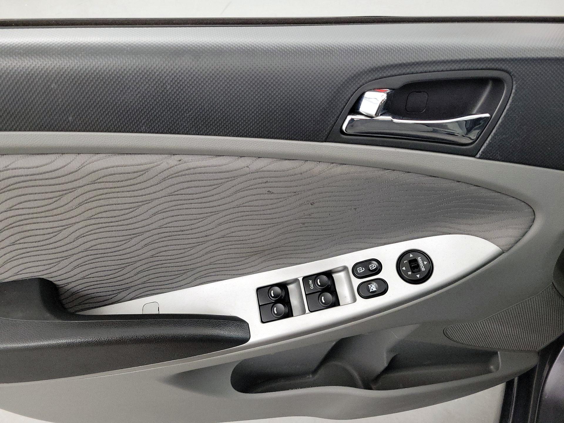 Thumbnail: 2014 Hyundai Accent - 12