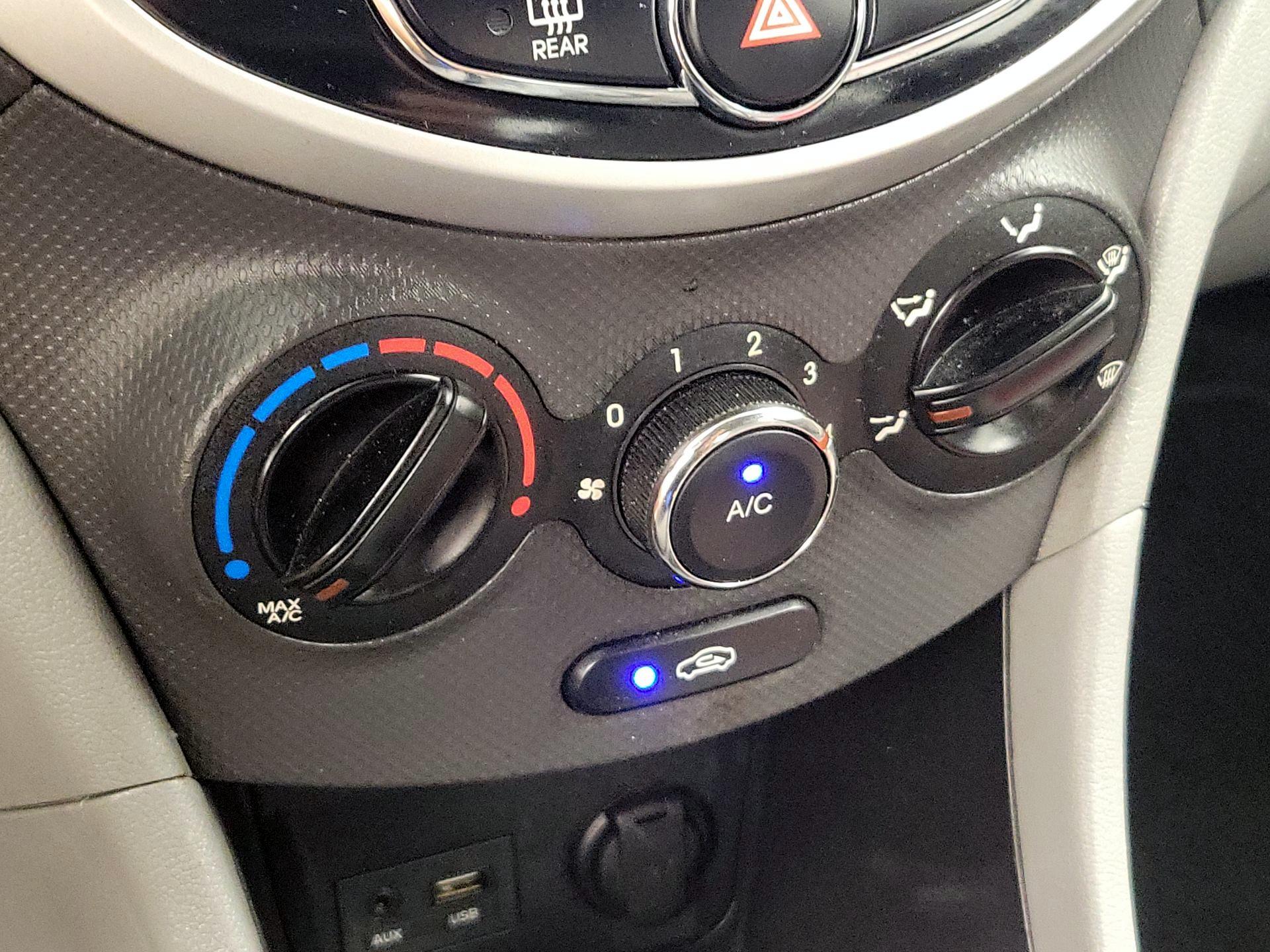 Thumbnail: 2014 Hyundai Accent - 15