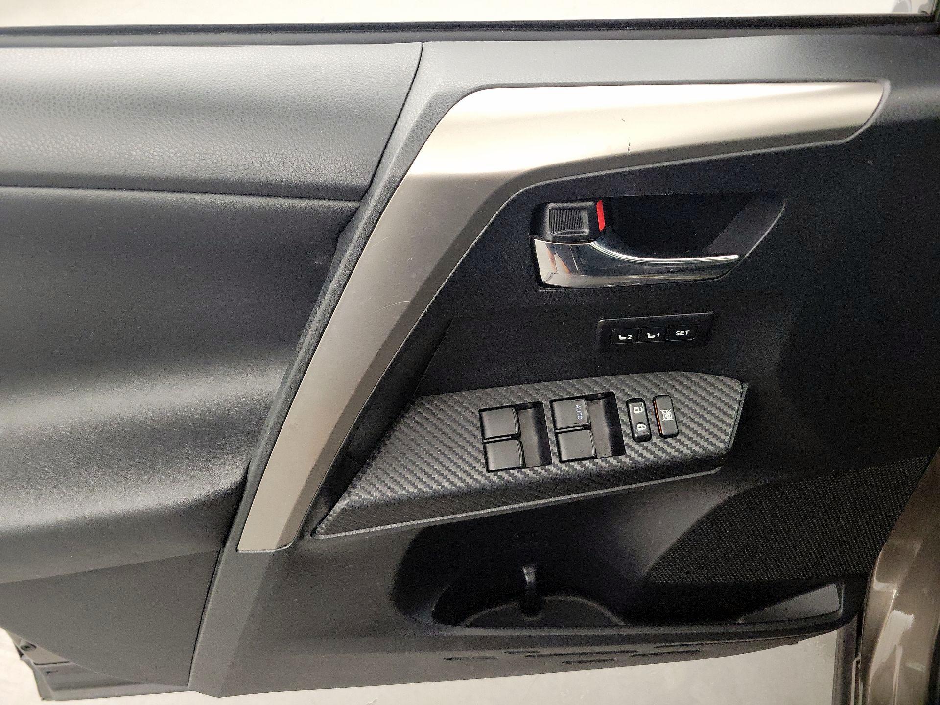 Thumbnail: 2013 Toyota RAV4 - 12