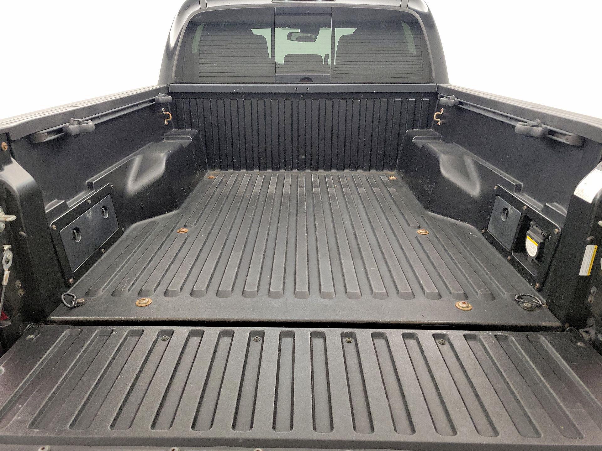Thumbnail: 2018 Toyota Tacoma - 20