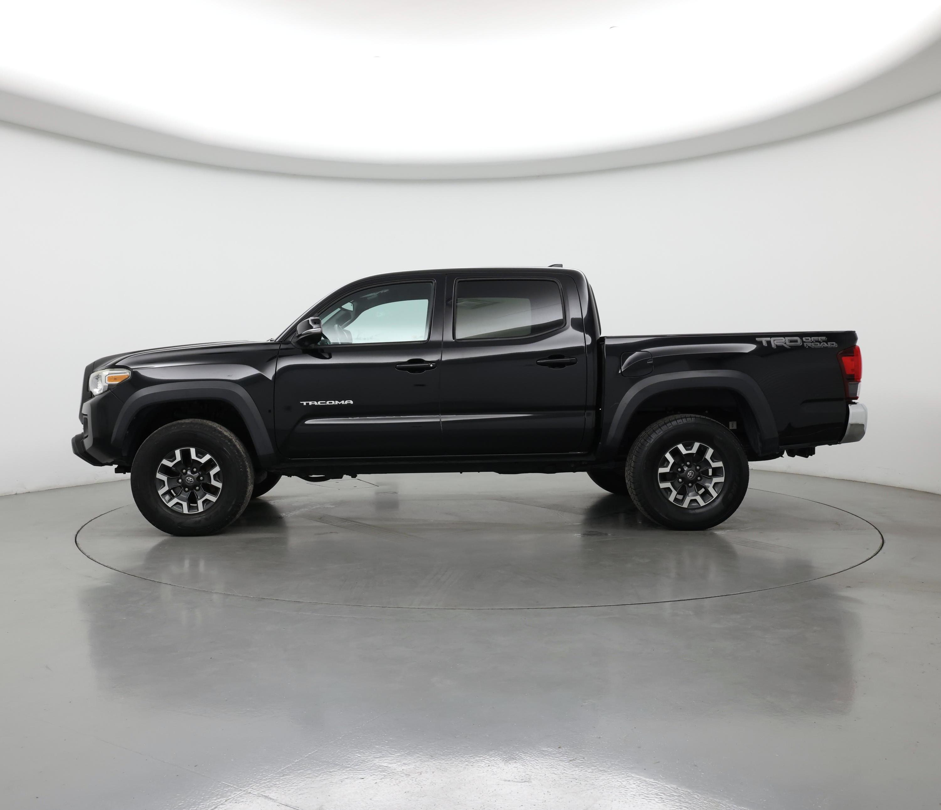 Thumbnail: 2018 Toyota Tacoma - 3