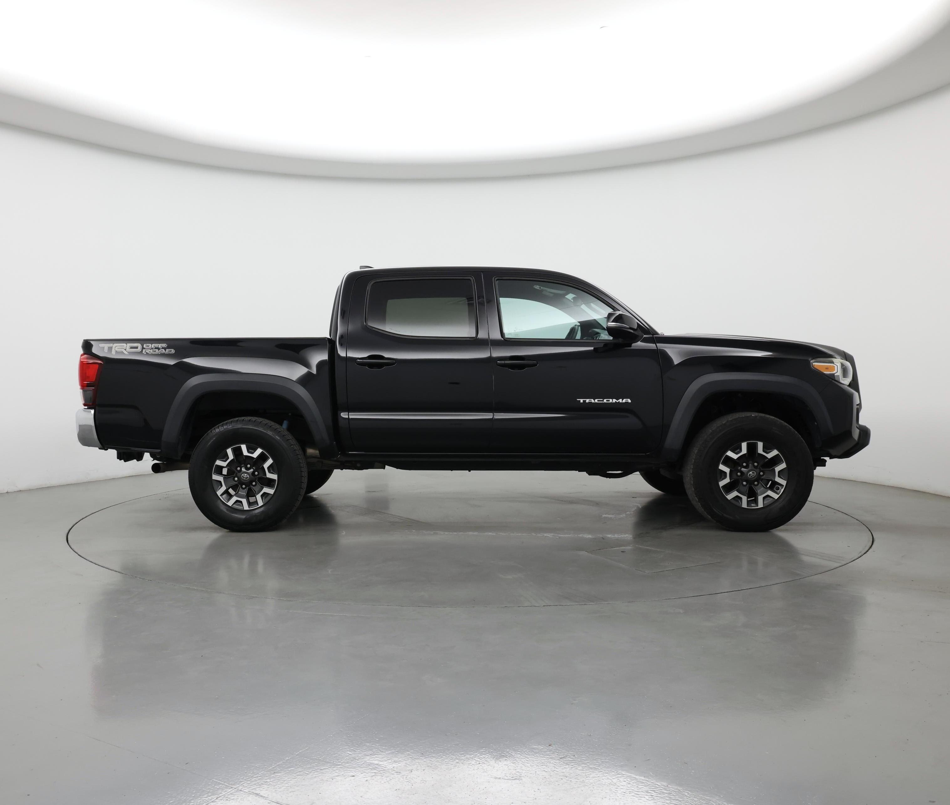 Thumbnail: 2018 Toyota Tacoma - 7