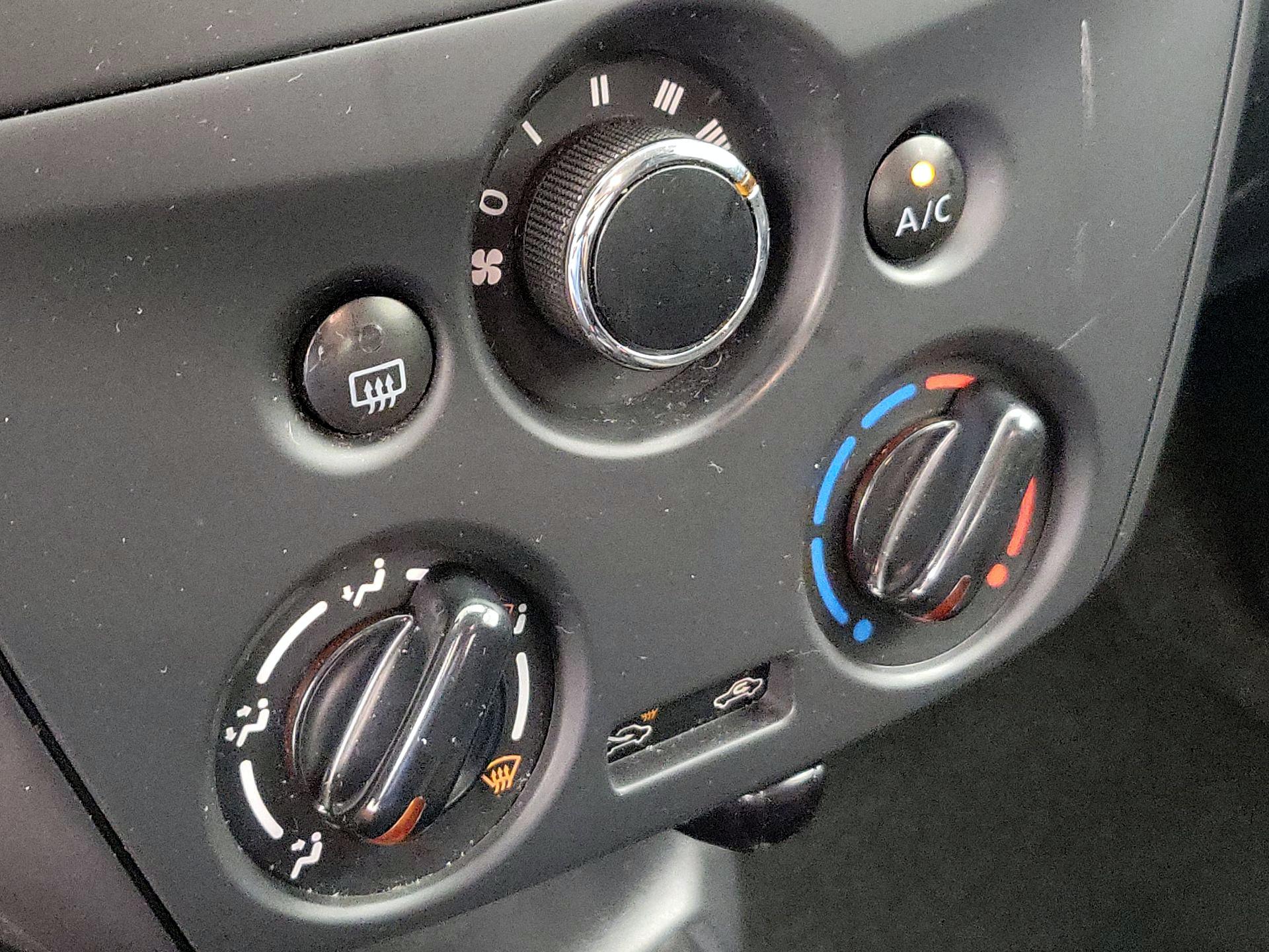 Thumbnail: 2016 Nissan Versa - 15