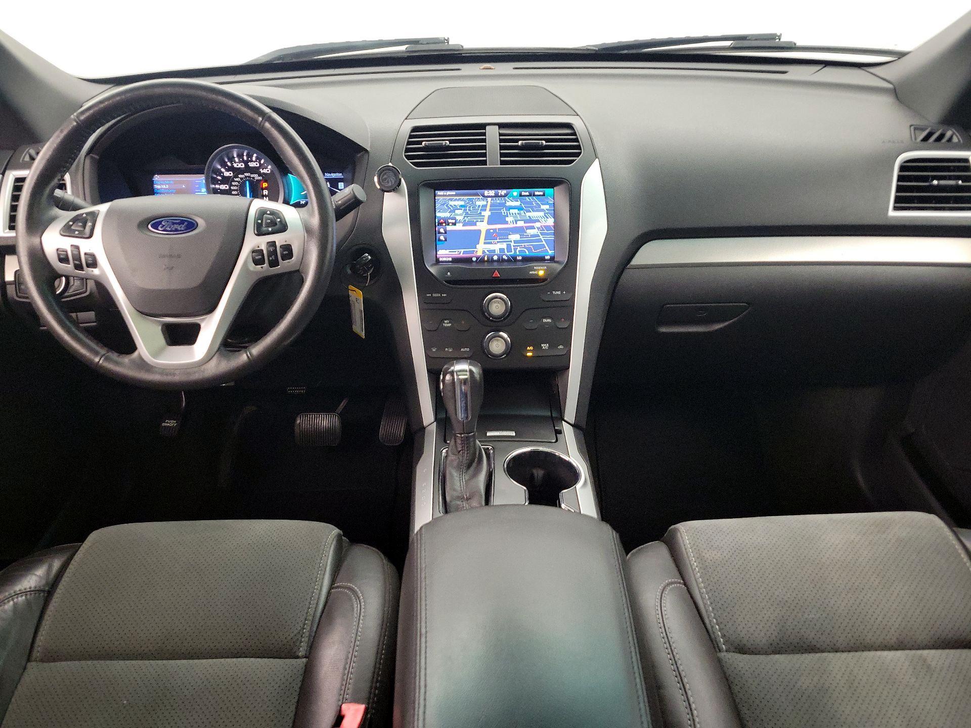 Thumbnail: 2015 Ford Explorer - 9
