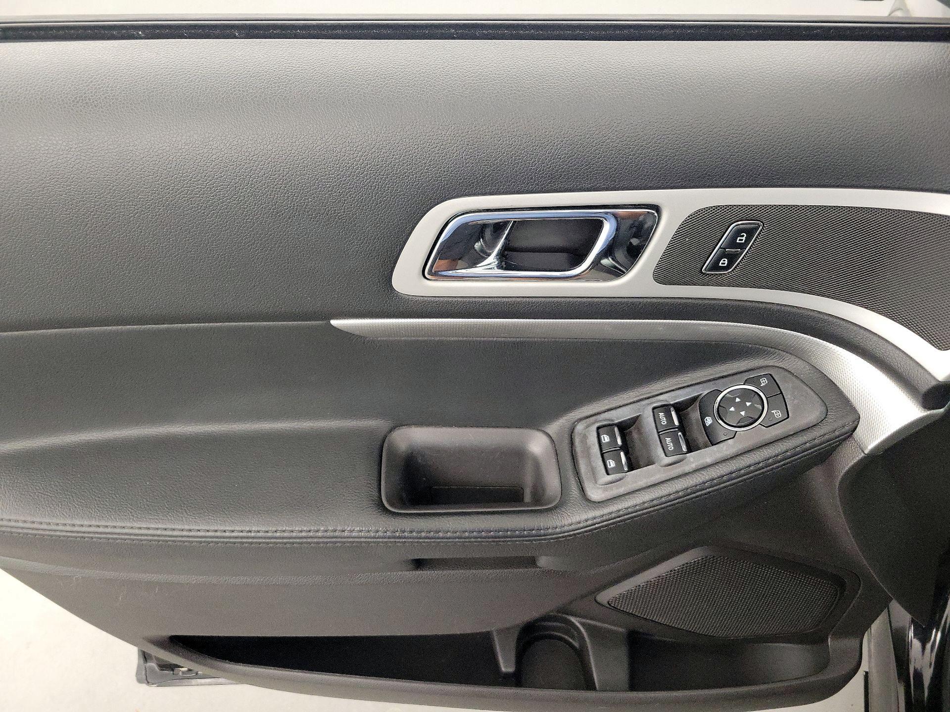Thumbnail: 2015 Ford Explorer - 12