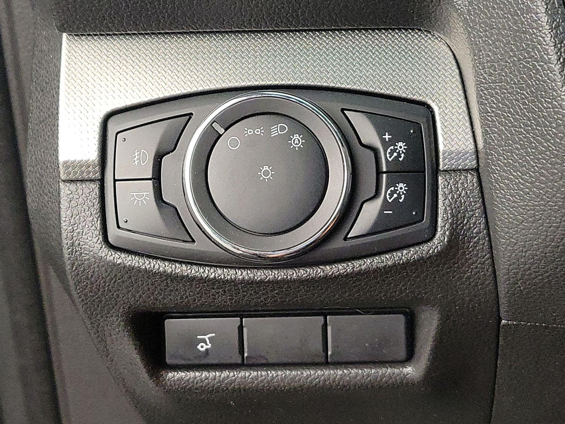 Thumbnail: 2015 Ford Explorer - 13