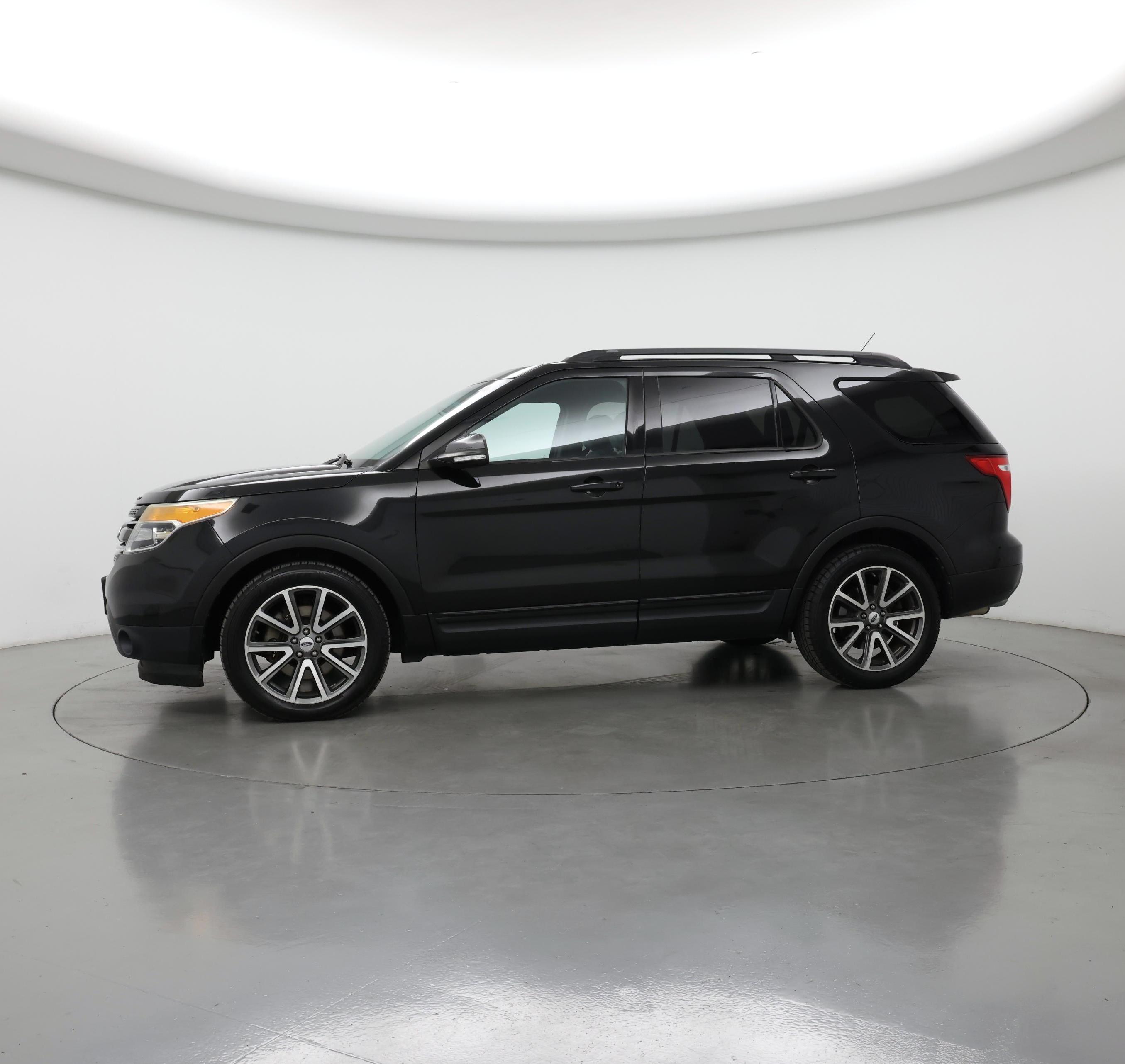Thumbnail: 2015 Ford Explorer - 3