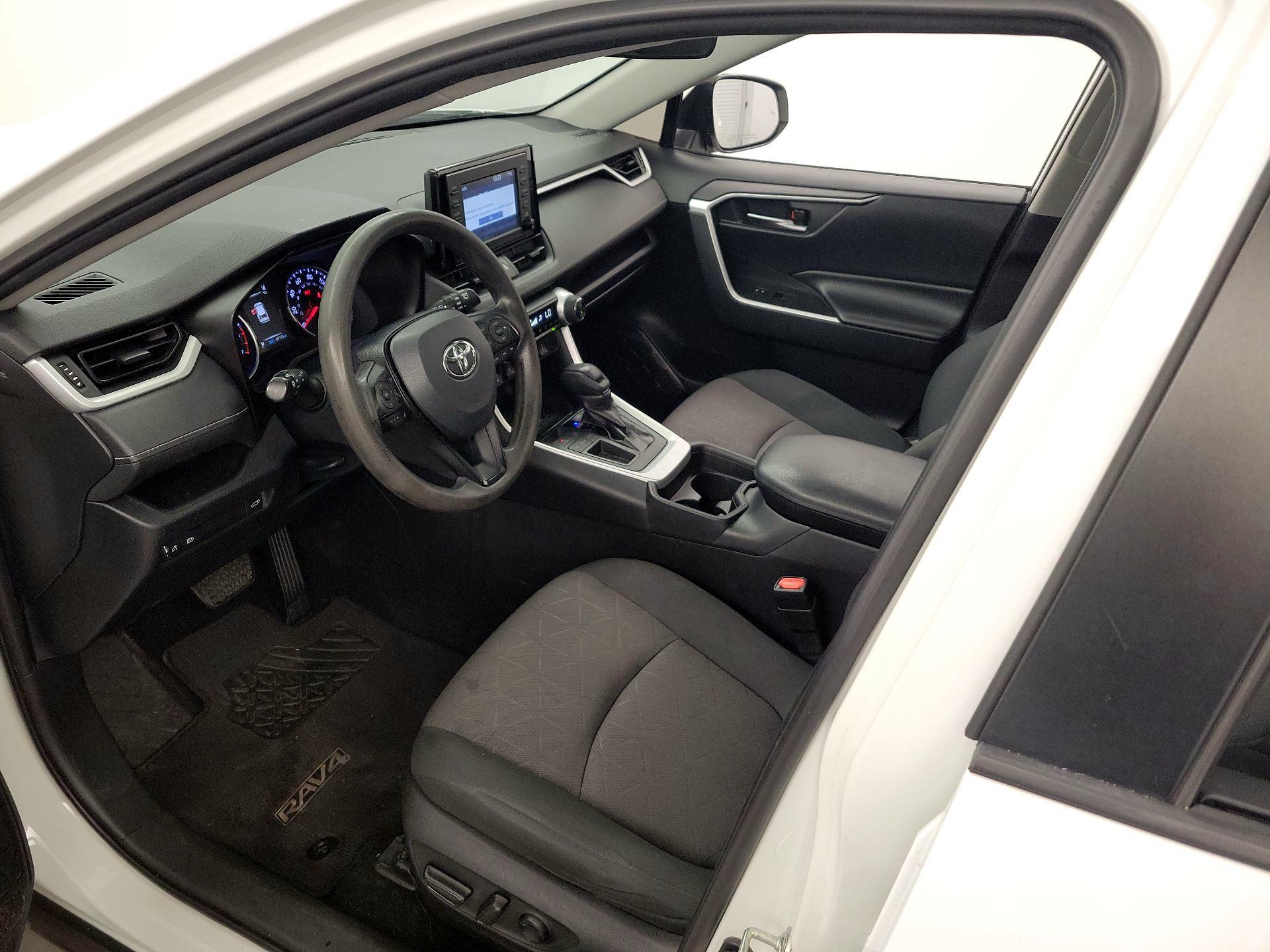 Thumbnail: 2019 Toyota RAV4 - 11